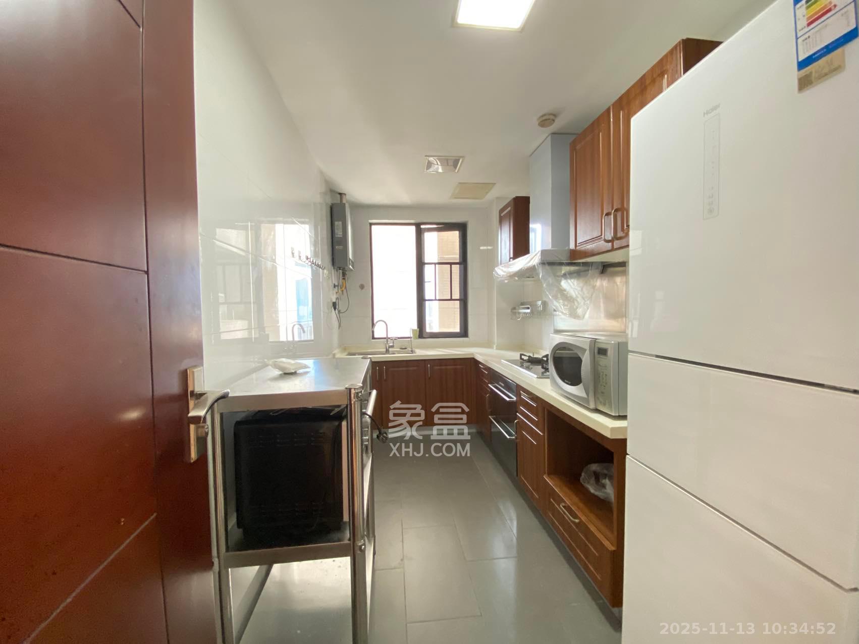 达美D6区  4室2厅2卫    3500.0元/月室内图