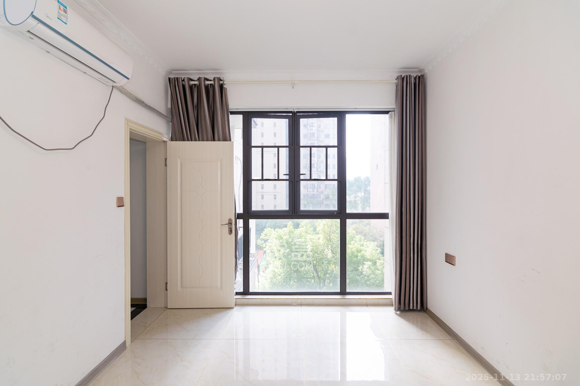 新华联梦想城  3室2厅1卫    82.0万卧室