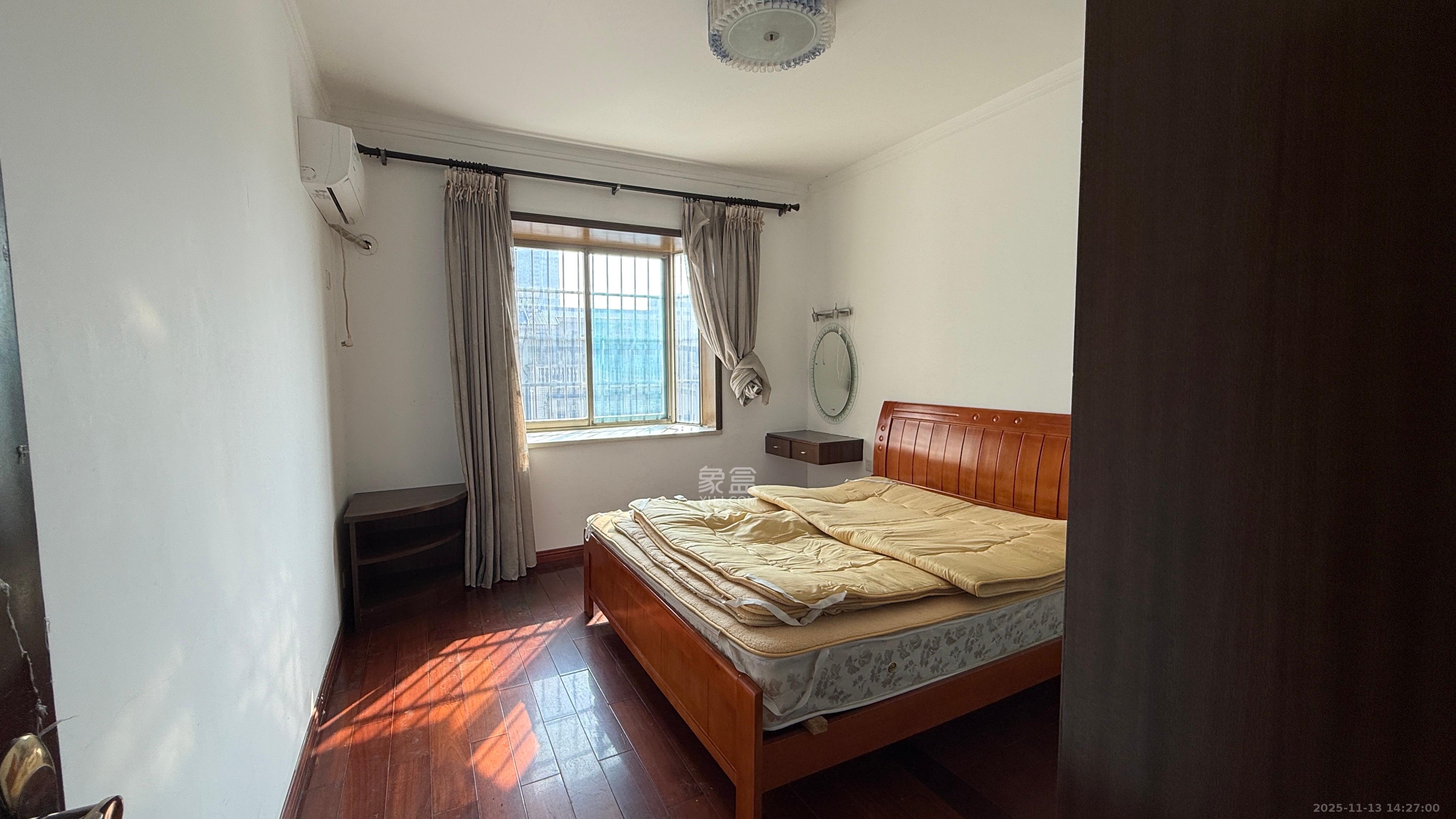 东南明苑  9室2厅3卫    3500.0元/月室内图