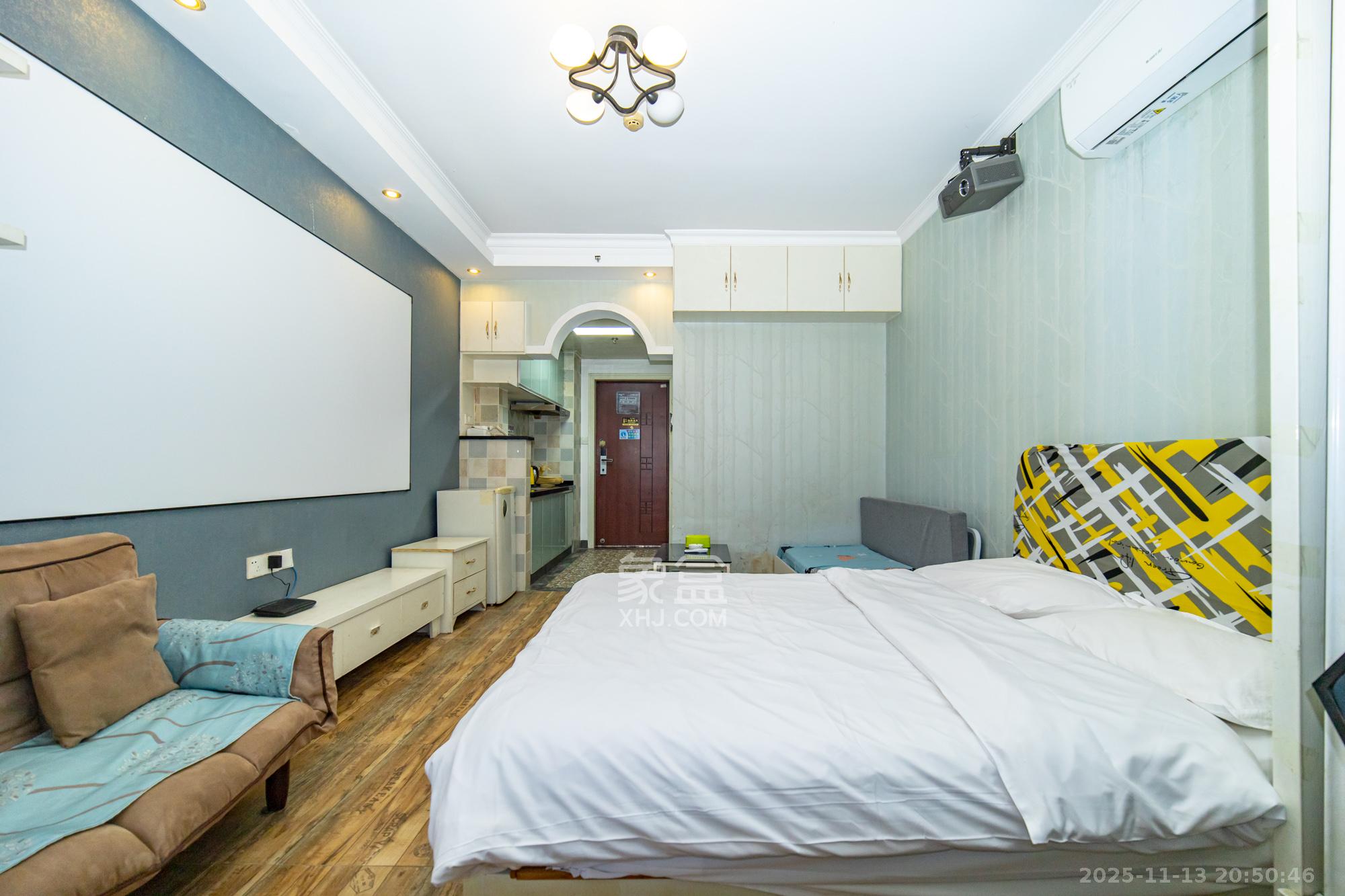 华润五彩城 1室1厅1卫 17.8万 华润五彩城 1室1厅1卫 17.8万客厅