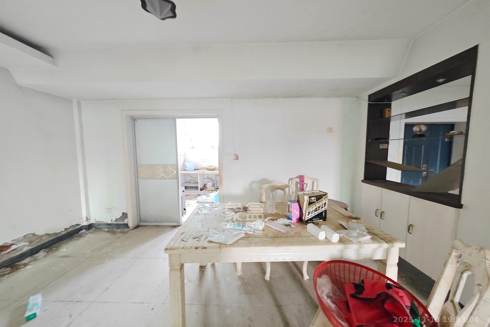 今利园  3室1厅1卫    36.0万客厅