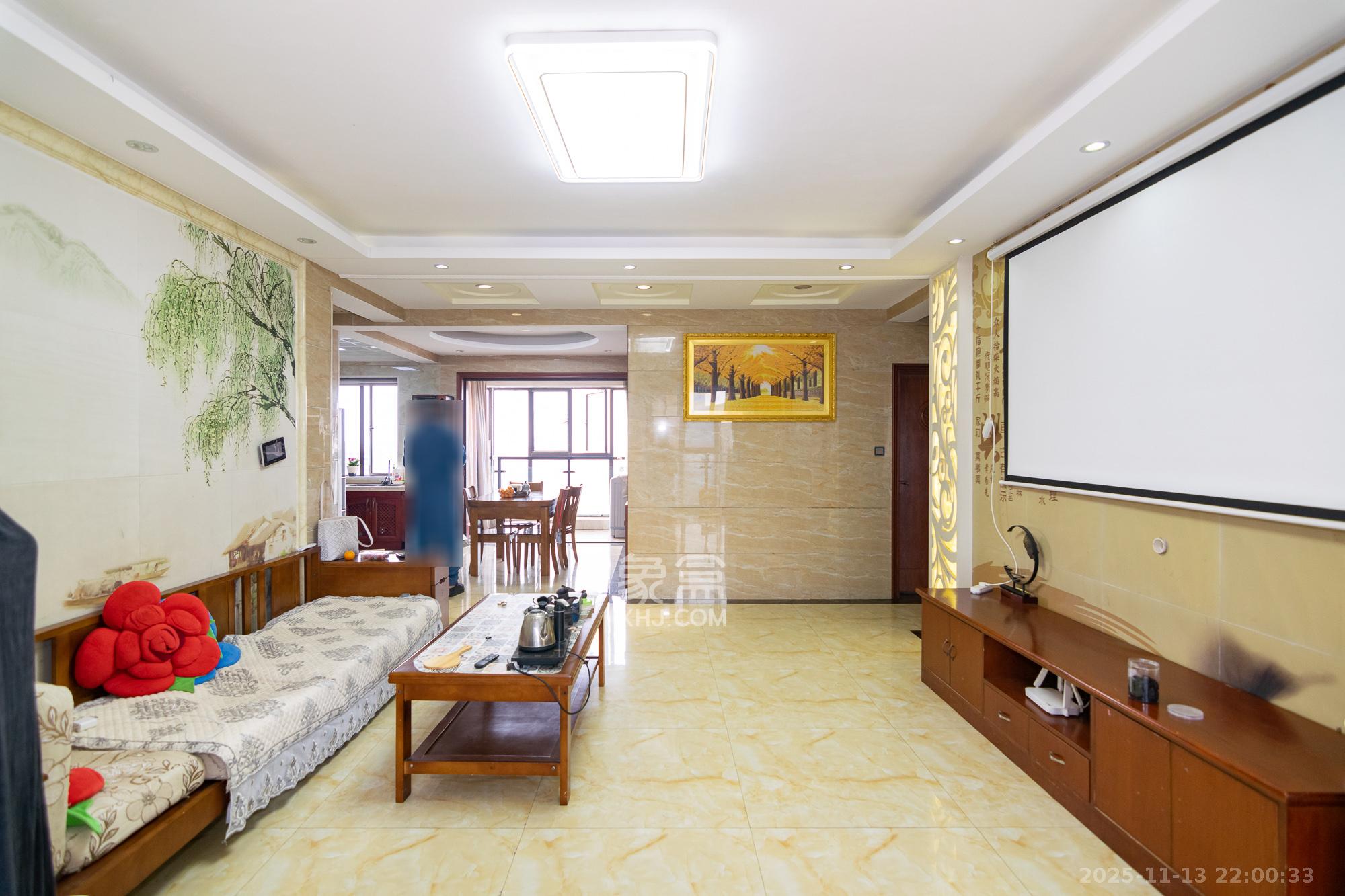 润和紫郡一期 5室2厅2卫 95.0万 润和紫郡一期 5室2厅2卫 95.0万客厅