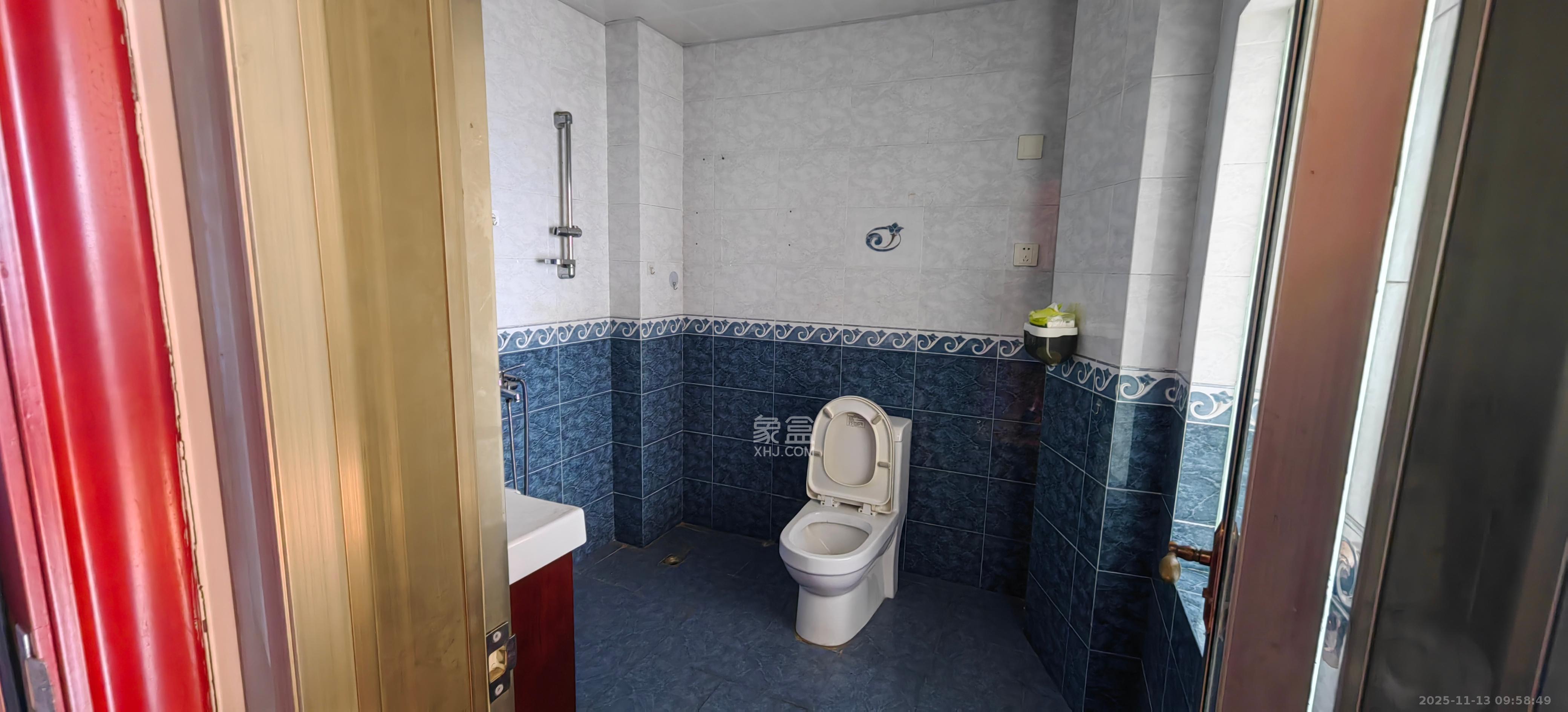 麓谷雅园  4室2厅2卫    2500.0元/月室内图