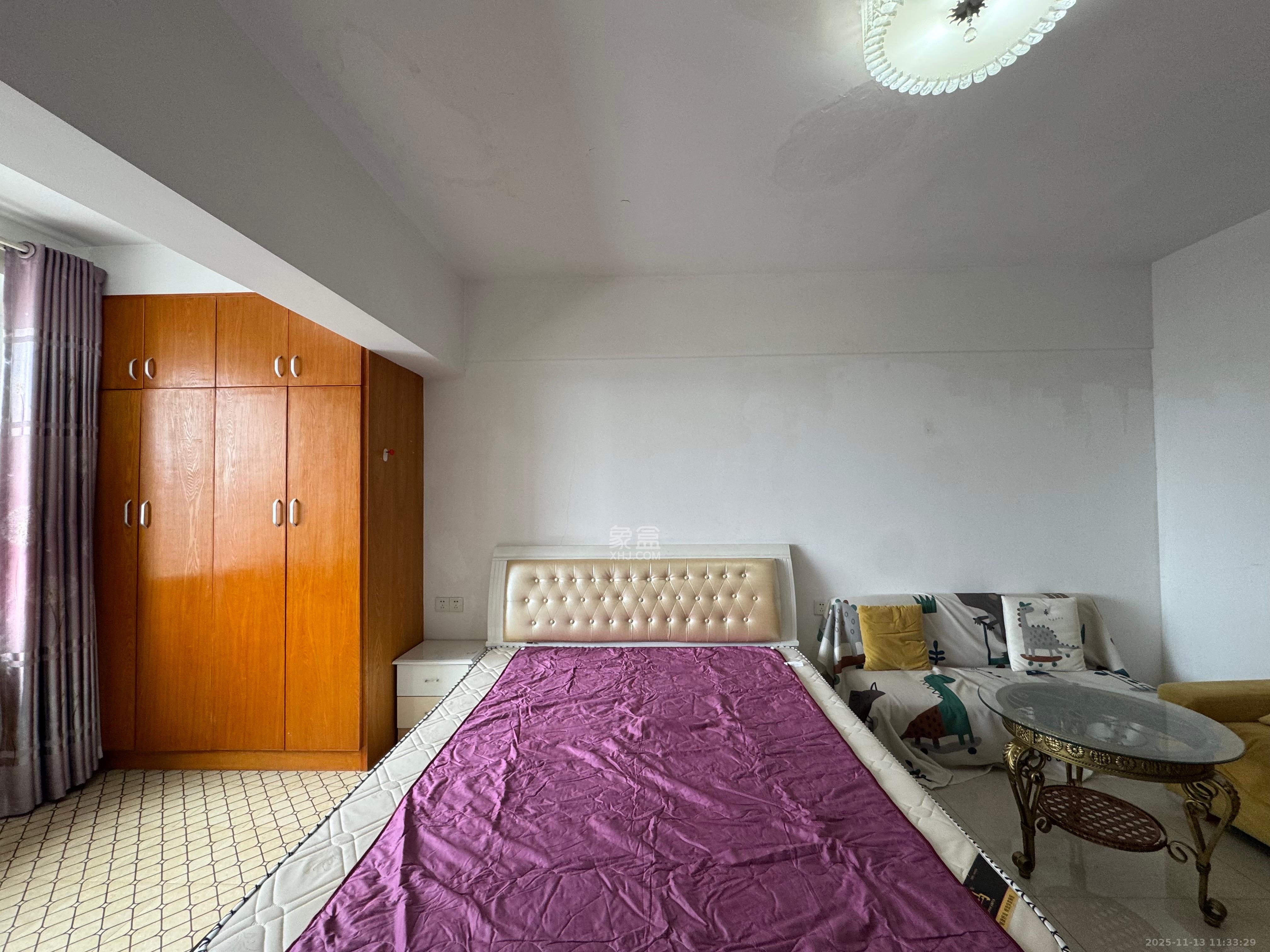 观园国际公寓  1室1厅1卫    1800.0元/月室内图