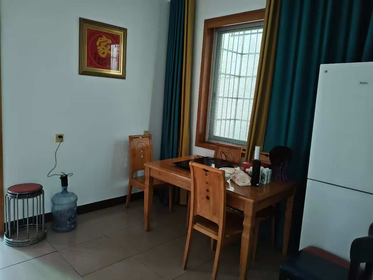 桃花仑居委会  1室2厅2卫    30.8万客厅