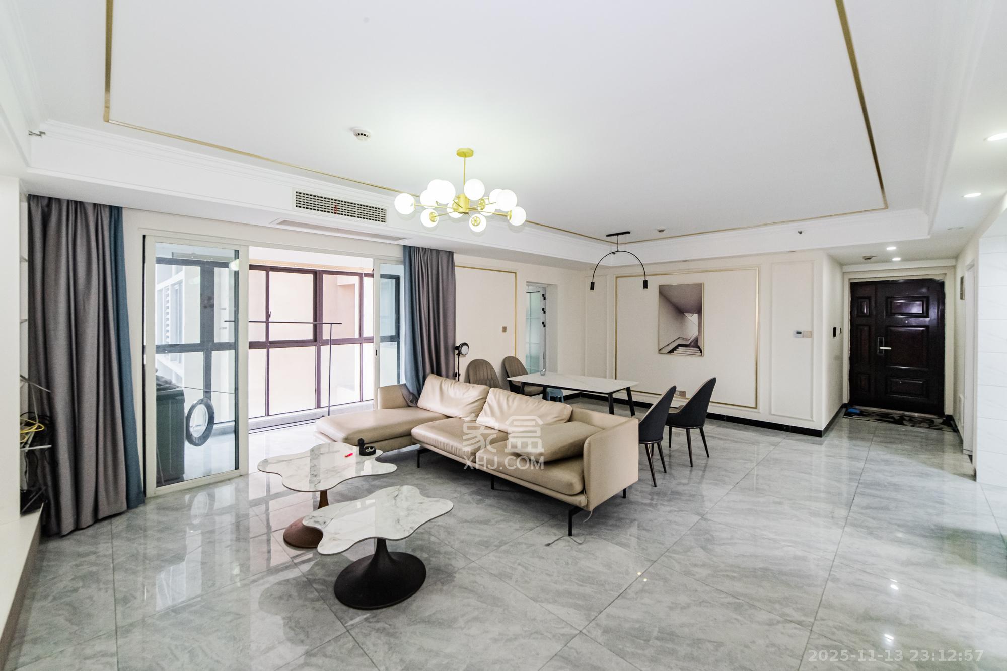 北辰三角洲E7区  3室2厅1卫    230.0万客厅