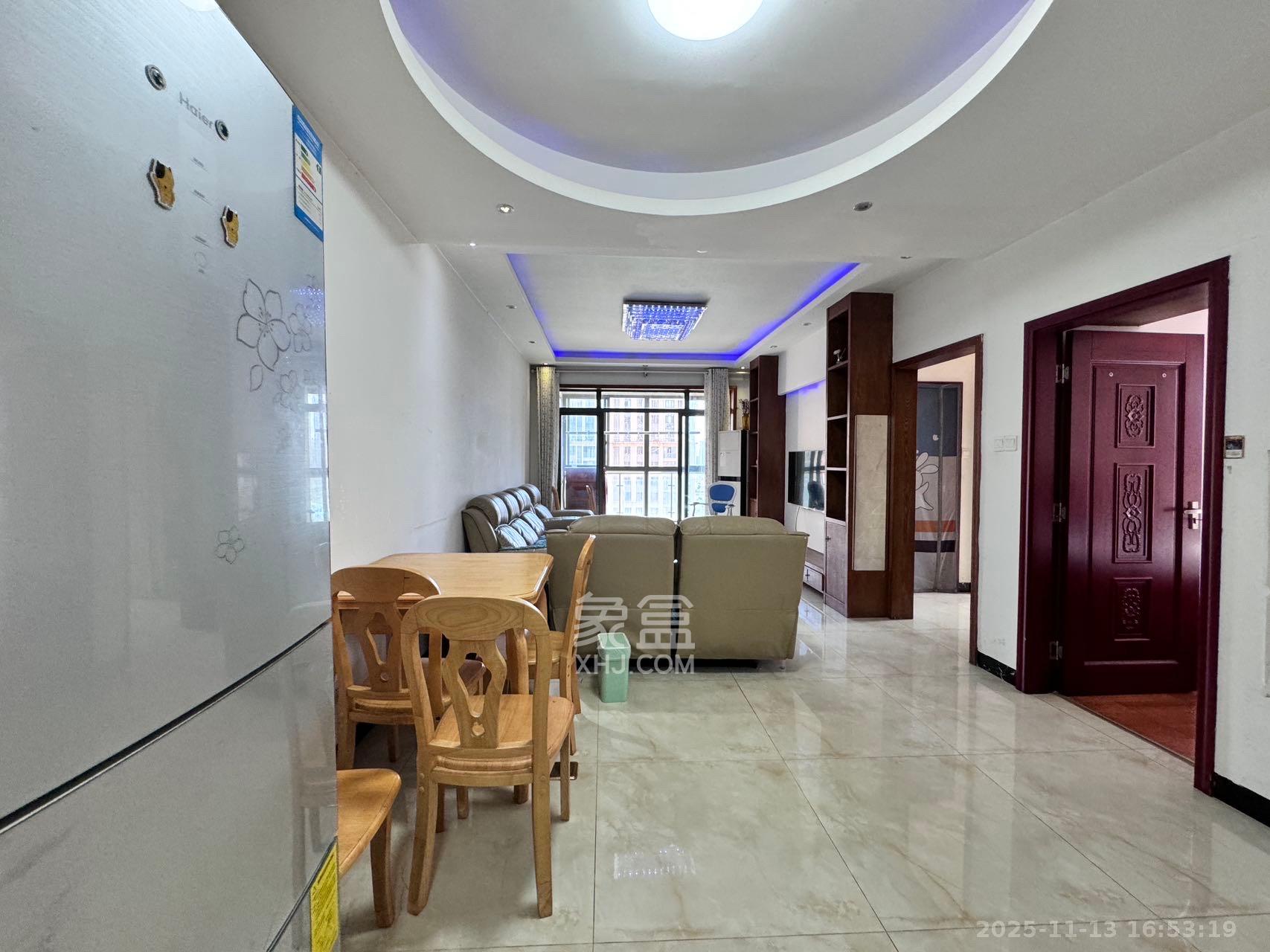 新华都万家城  3室2厅1卫    2100.0元/月室内图