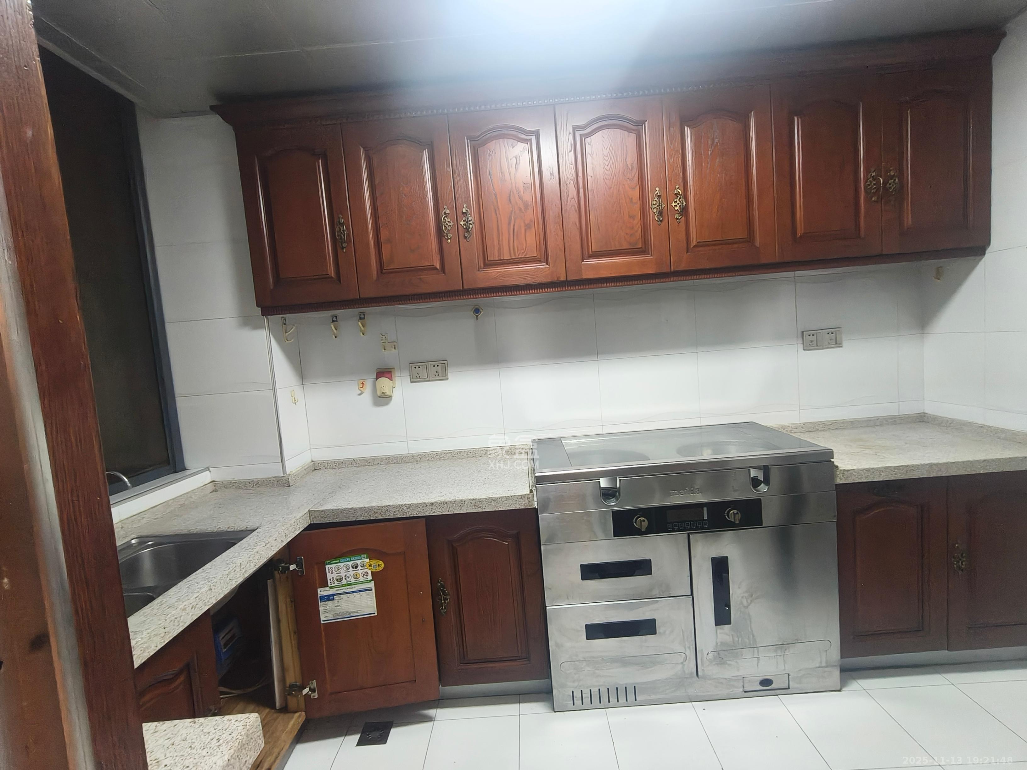 美林水郡  3室2厅2卫    2800.0元/月室内图