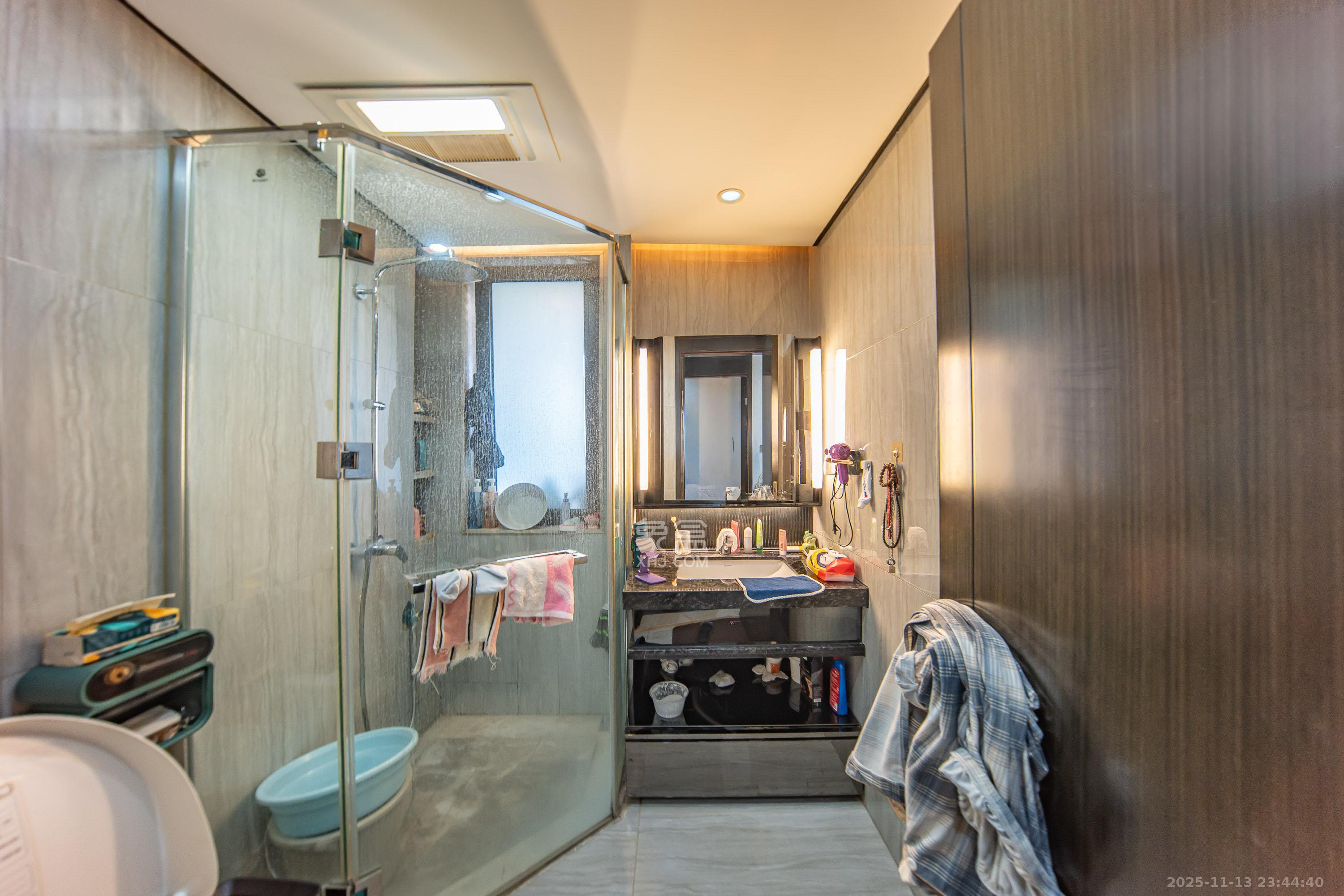 珠江颐德公馆  4室2厅3卫    380.0万卫生间