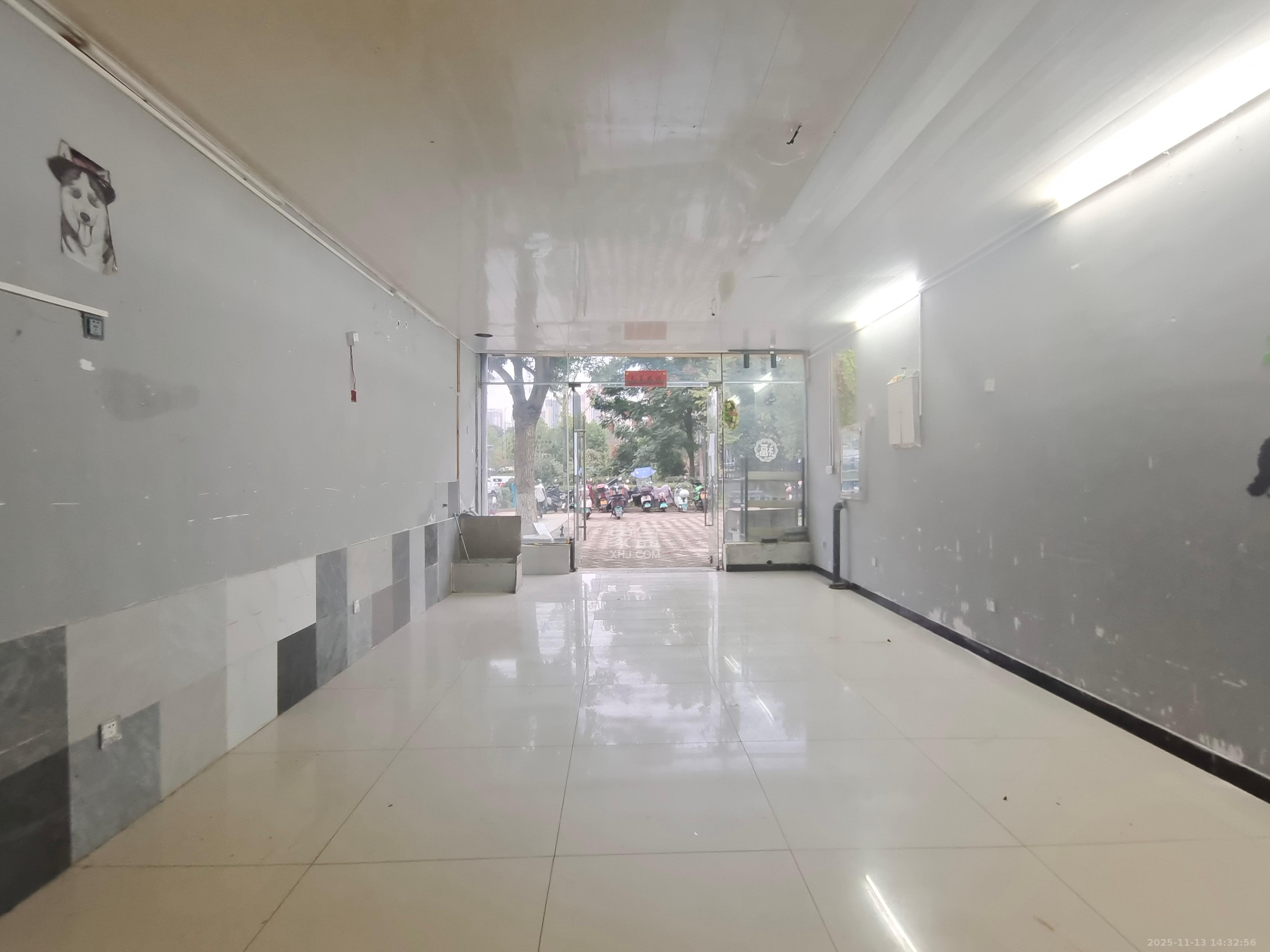 阳光100三期   88.57㎡      3500.0元/月室内图