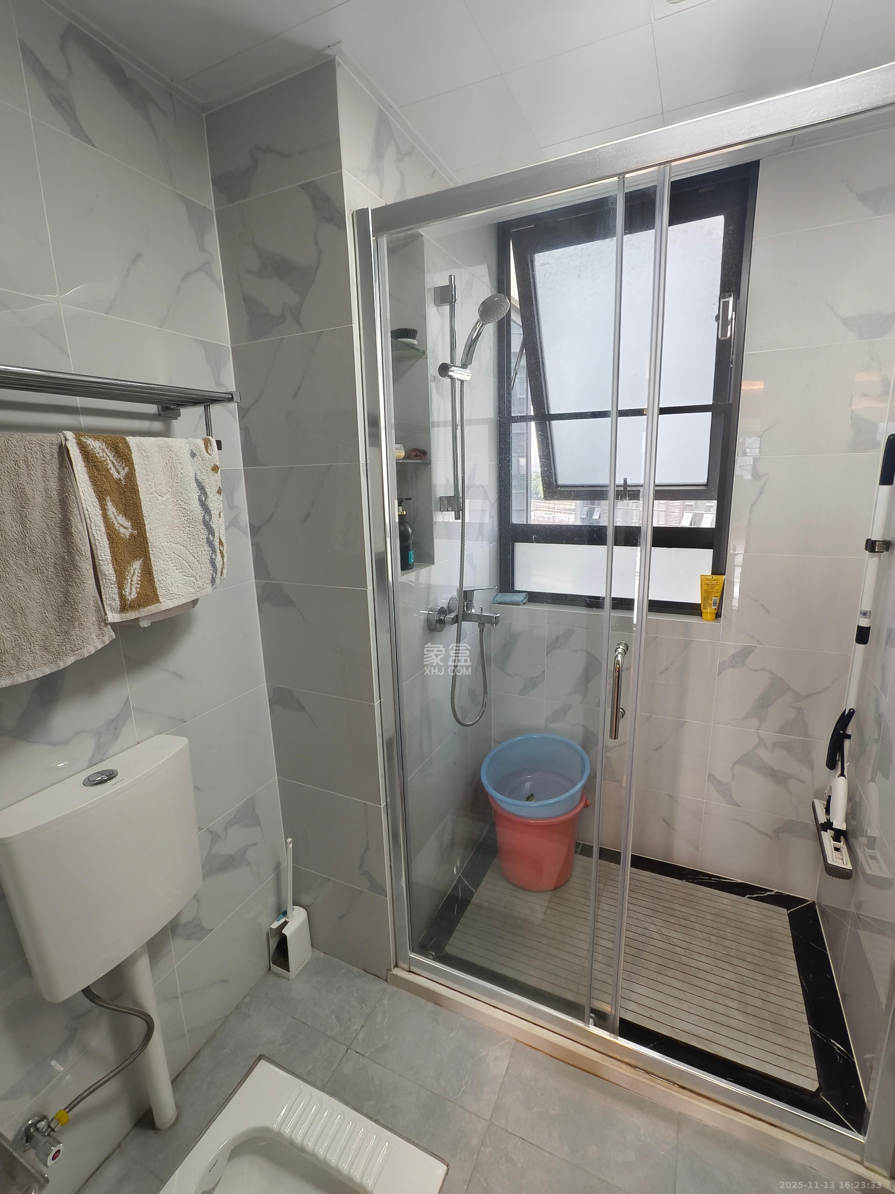 绿地V岛 4室2厅2卫 10000.0元/月 绿地V岛 4室2厅2卫 10000.0元/月室内图