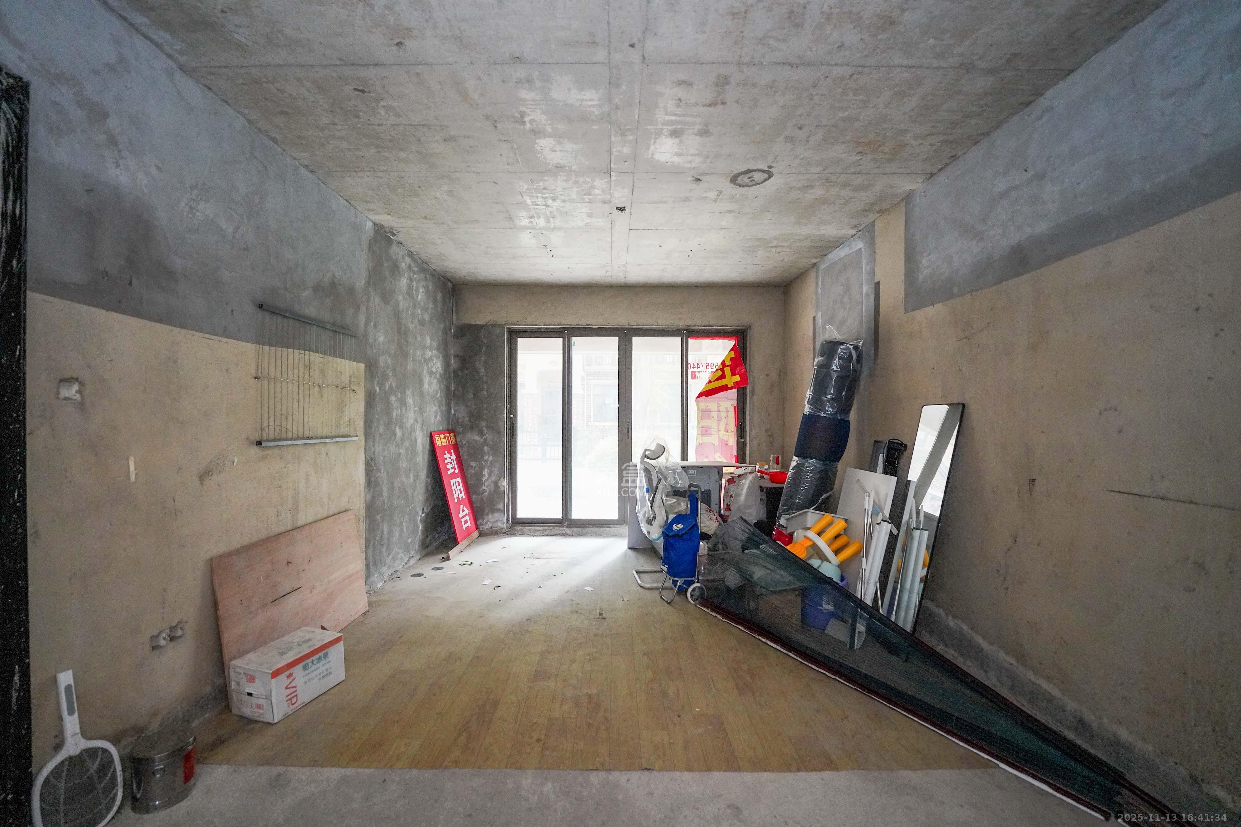 碧桂园公园壹号(凯怡茗苑) 3室2厅2卫 65.0万 碧桂园公园壹号(凯怡茗苑) 3室2厅2卫 65.0万客厅