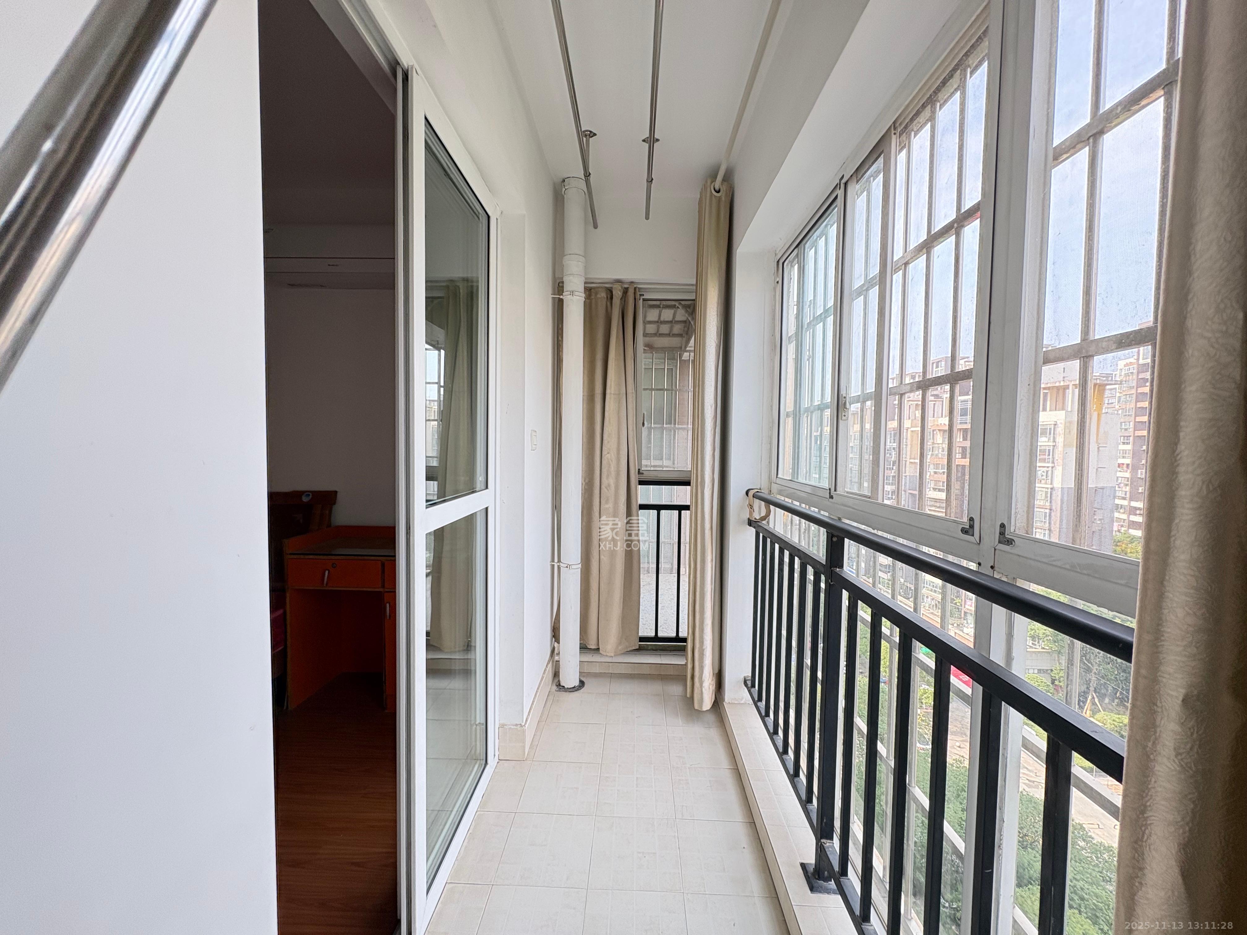 上河国际C区  3室2厅2卫    3000.0元/月室内图