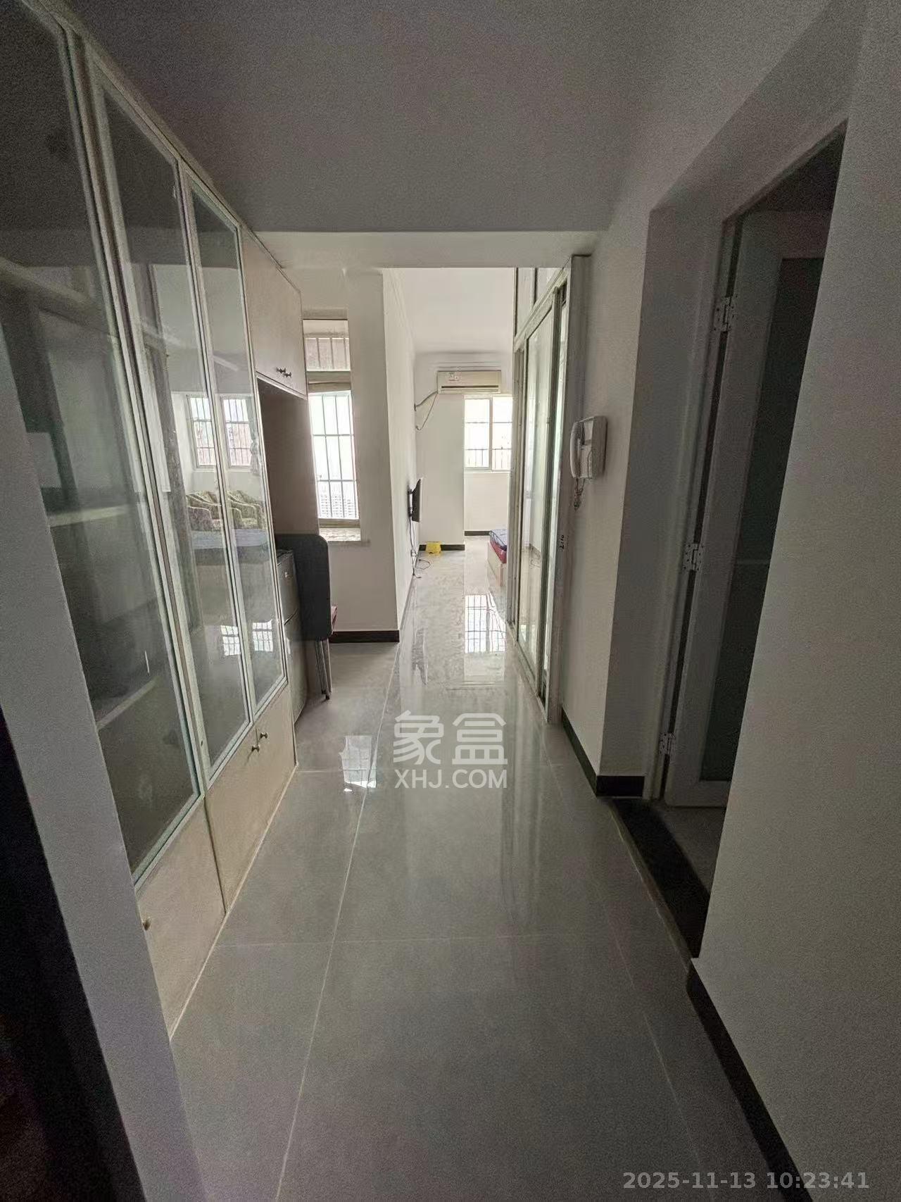 未来蜂巢  1室1厅1卫    900.0元/月室内图