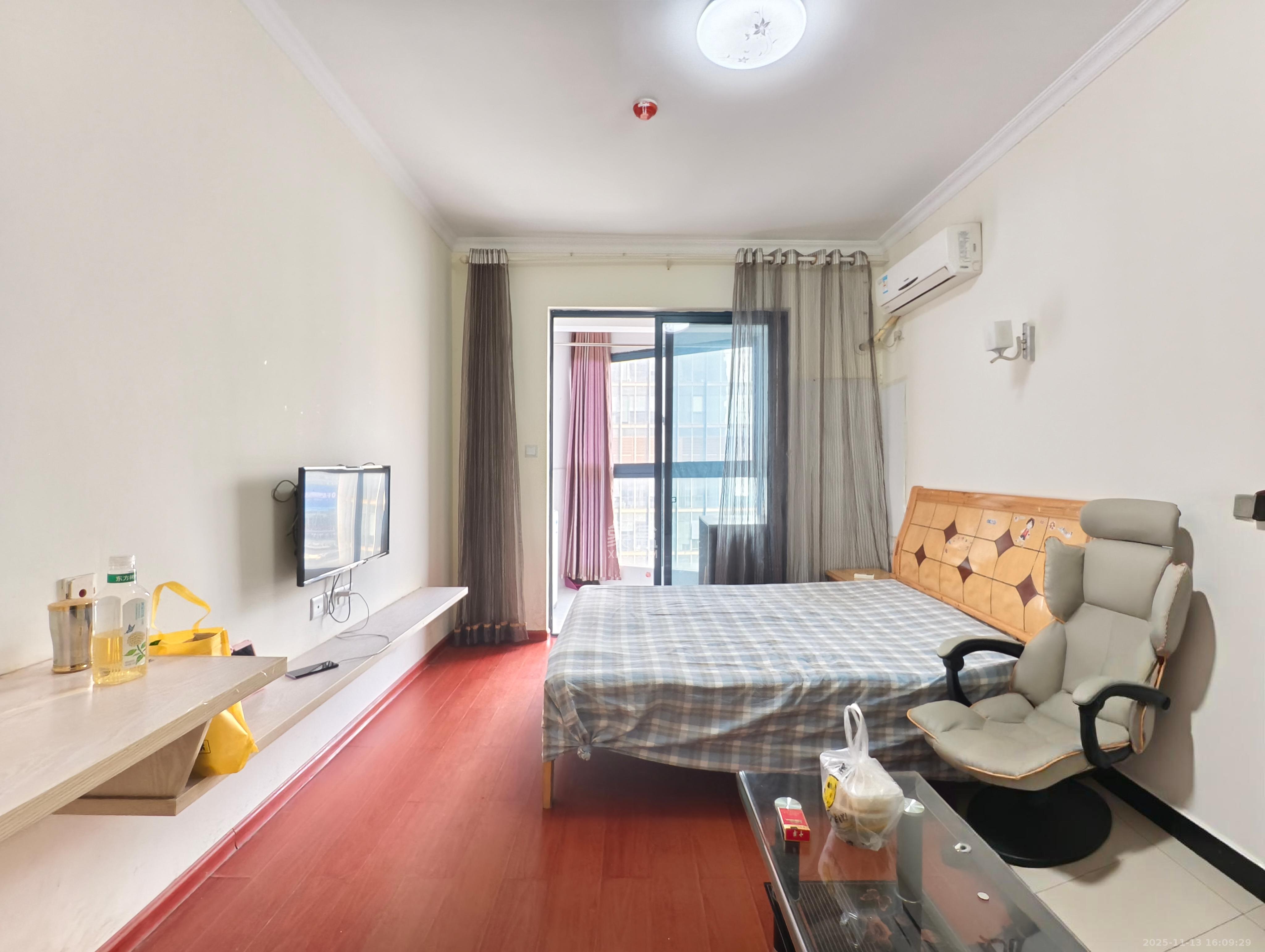 绿地中央广场 1室1厅1卫 1500.0元/月 绿地中央广场 1室1厅1卫 1500.0元/月室内图