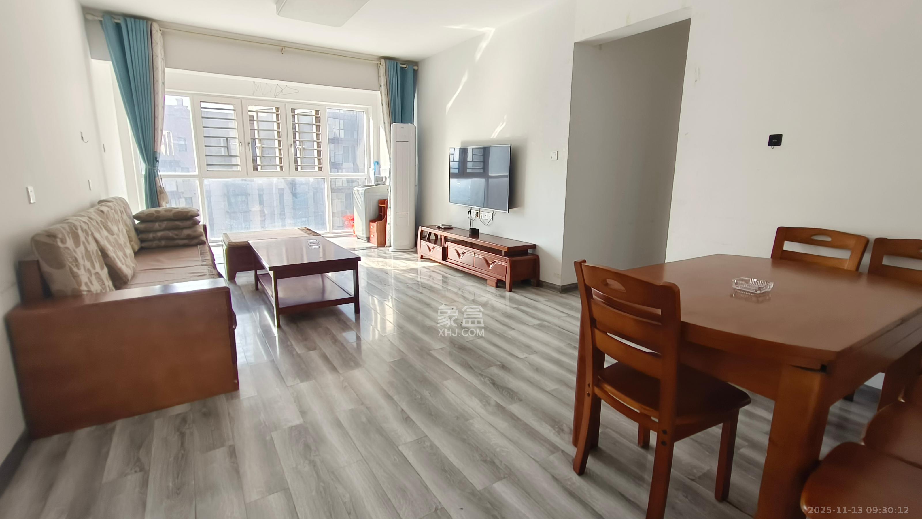 轻盐阳光CEO(轻盐雅苑)(轻奢时代)  3室2厅2卫    2400.0元/月