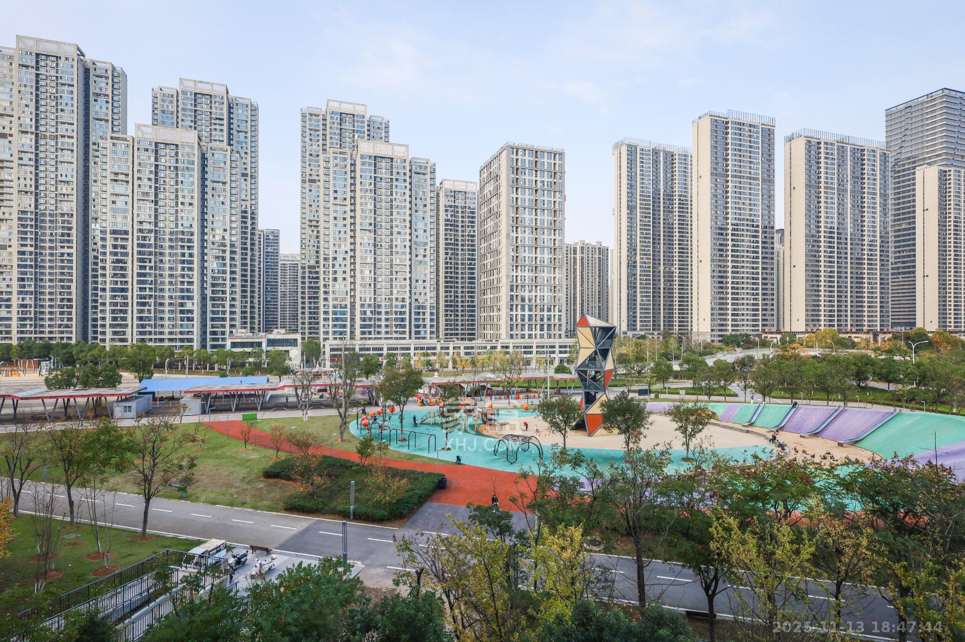 绿城招商桂语雲峯 4室2厅2卫 380.0万 绿城招商桂语雲峯 4室2厅2卫 380.0万阳台