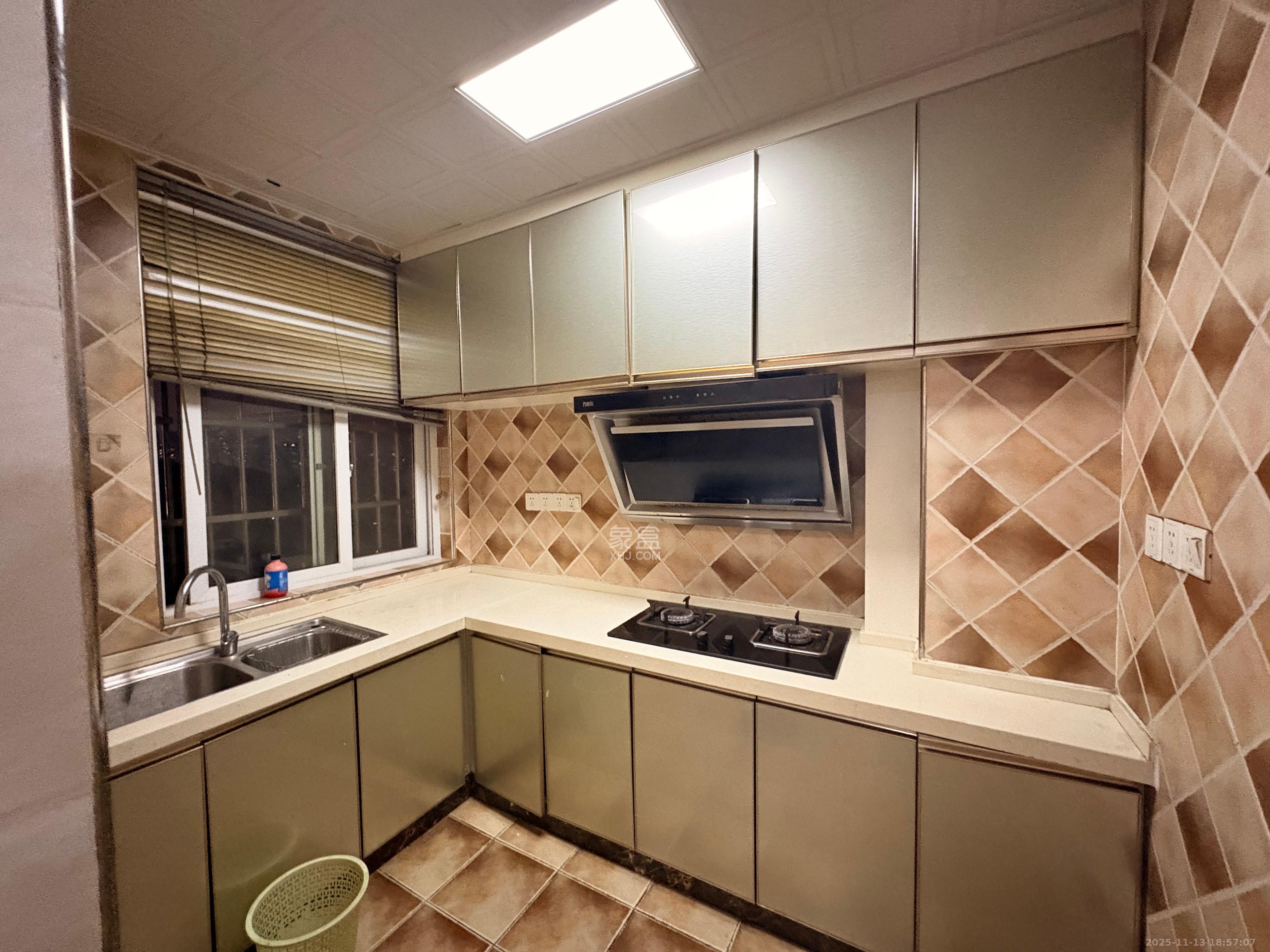 丰园城（鄱阳小区二期）  1室0厅0卫    2300.0元/月室内图