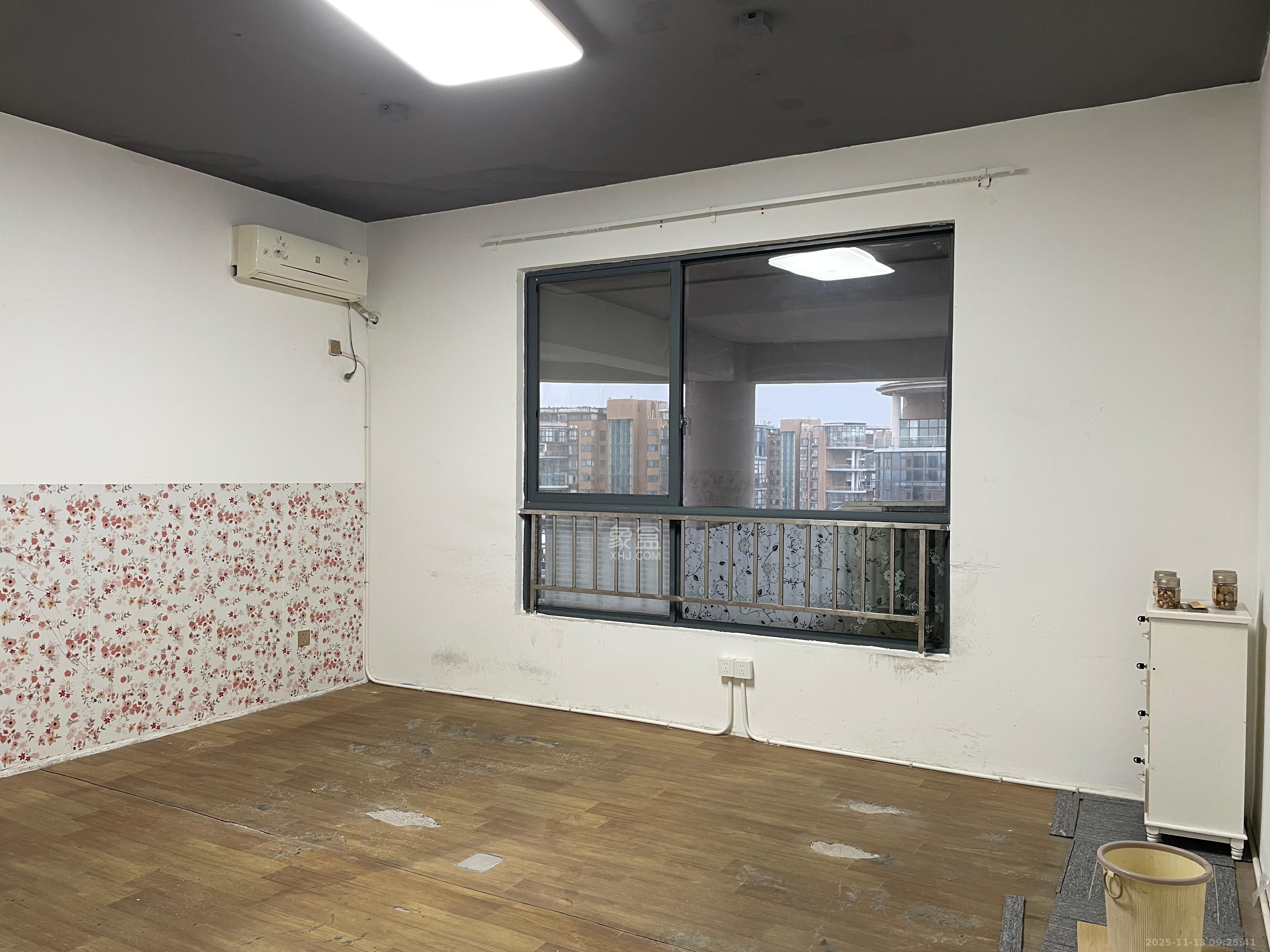 湘江世纪城富湾国际  5室2厅3卫    6000.0元/月室内图