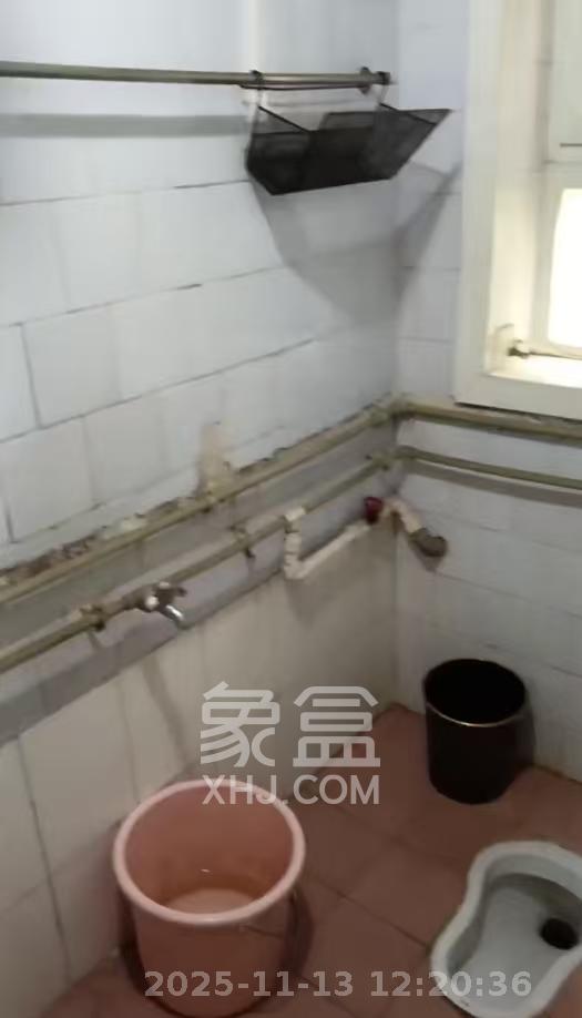 向东南社区  1室1厅1卫    1300.0元/月室内图