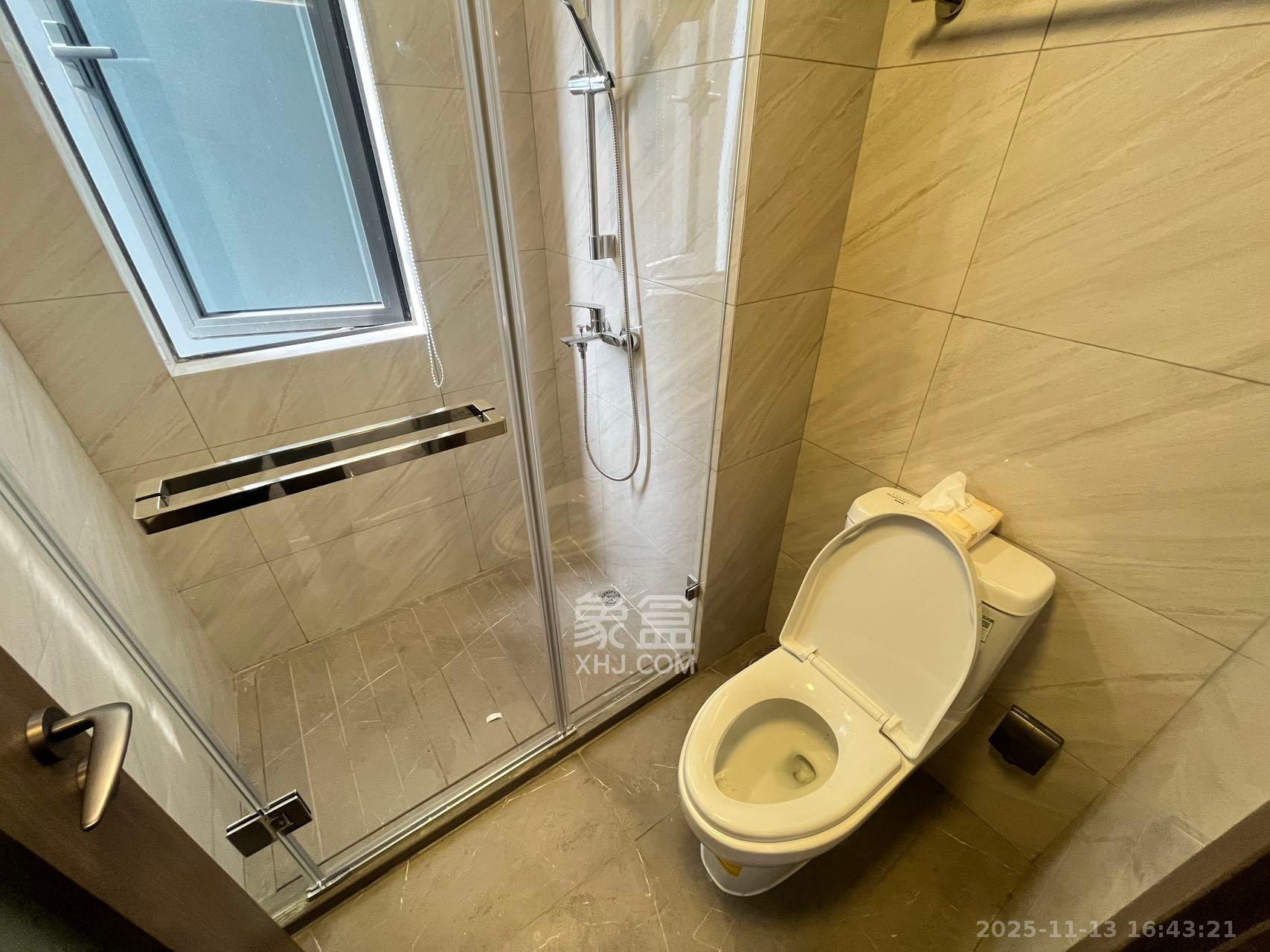 龙湖天璞  3室2厅2卫    4000.0元/月室内图