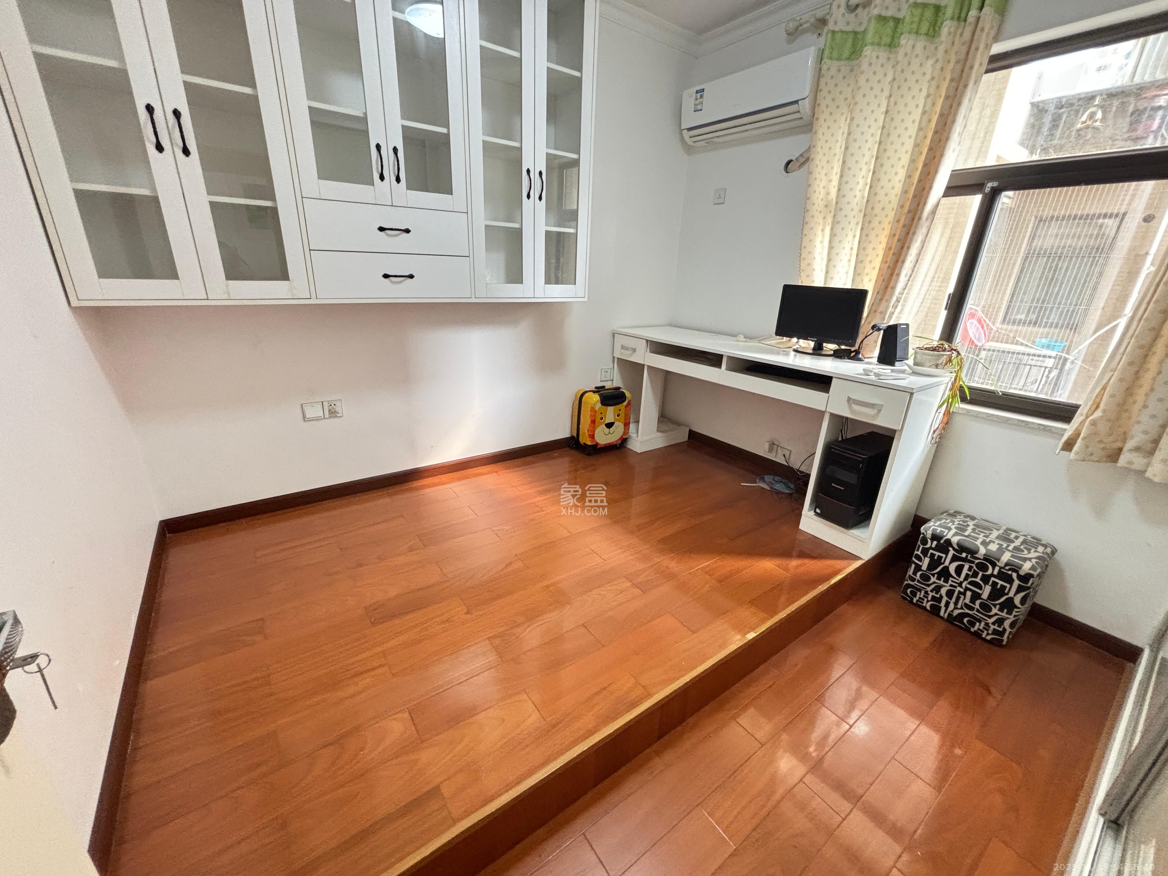 钱隆樽品(一、二、三期) 3室2厅2卫 2800.0元/月 钱隆樽品(一、二、三期) 3室2厅2卫 2800.0元/月室内图