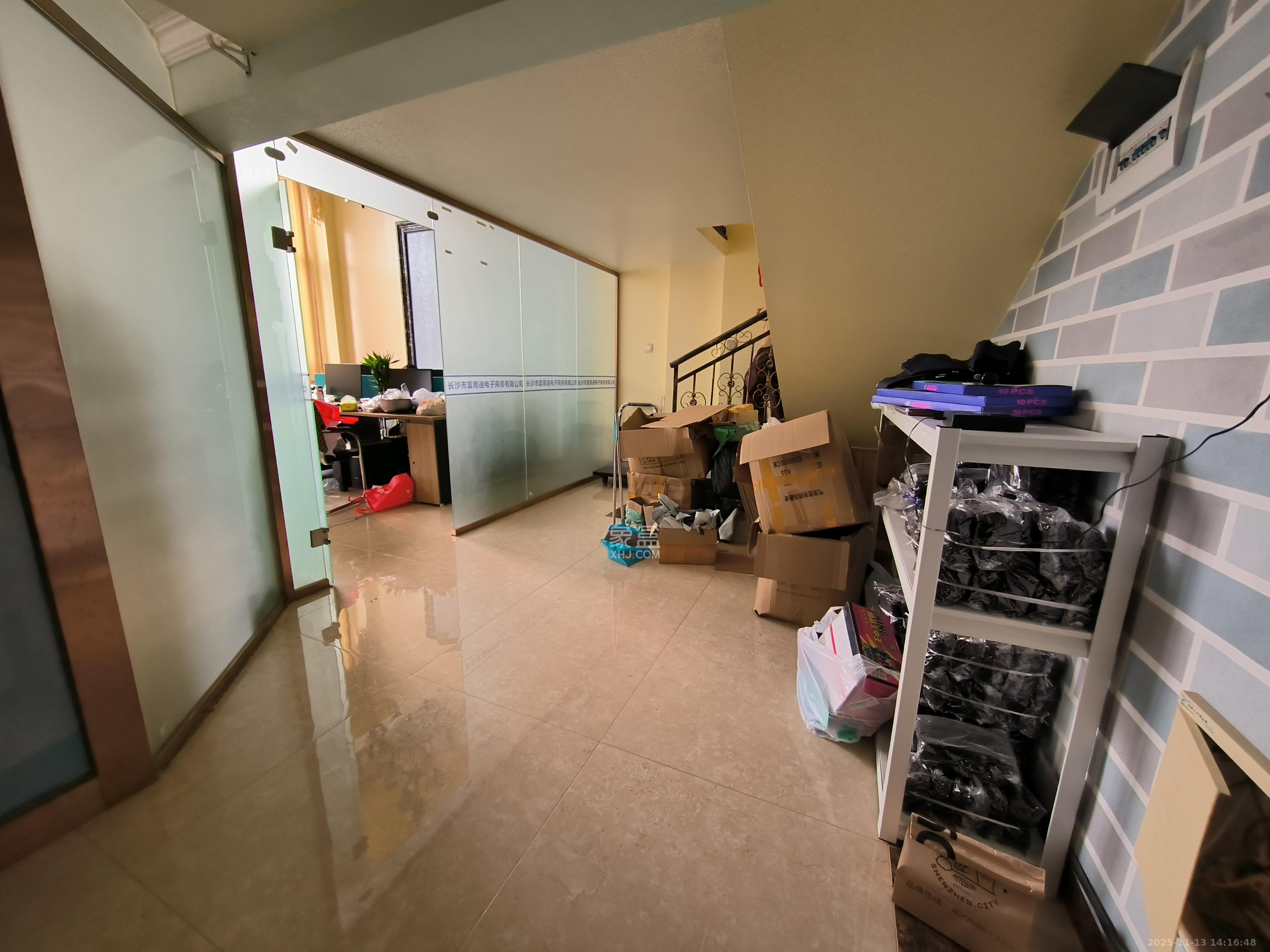 洋湖时代  3室2厅2卫    2500.0元/月室内图