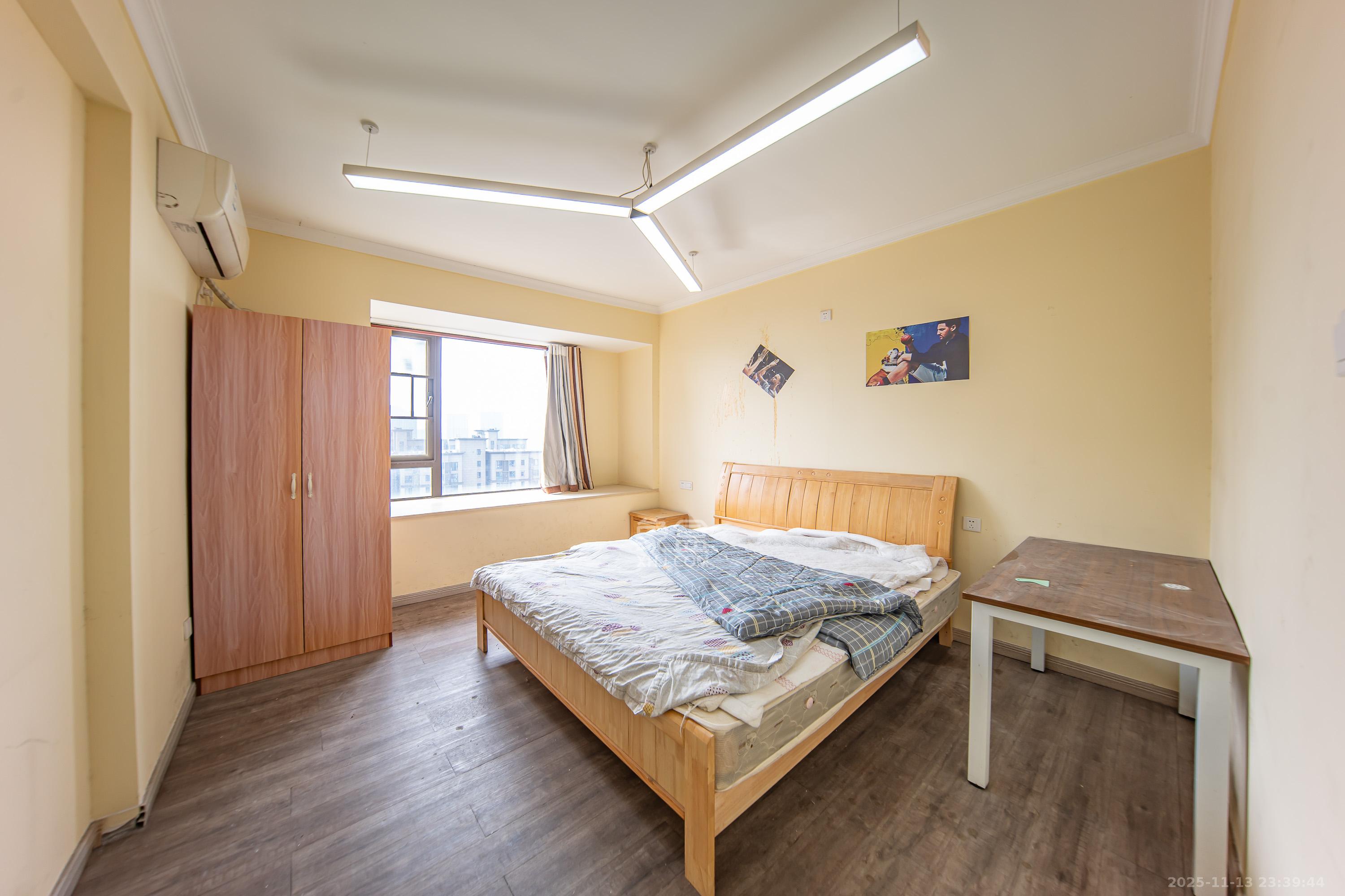 北大资源理想家园  4室2厅2卫    125.0万卧室