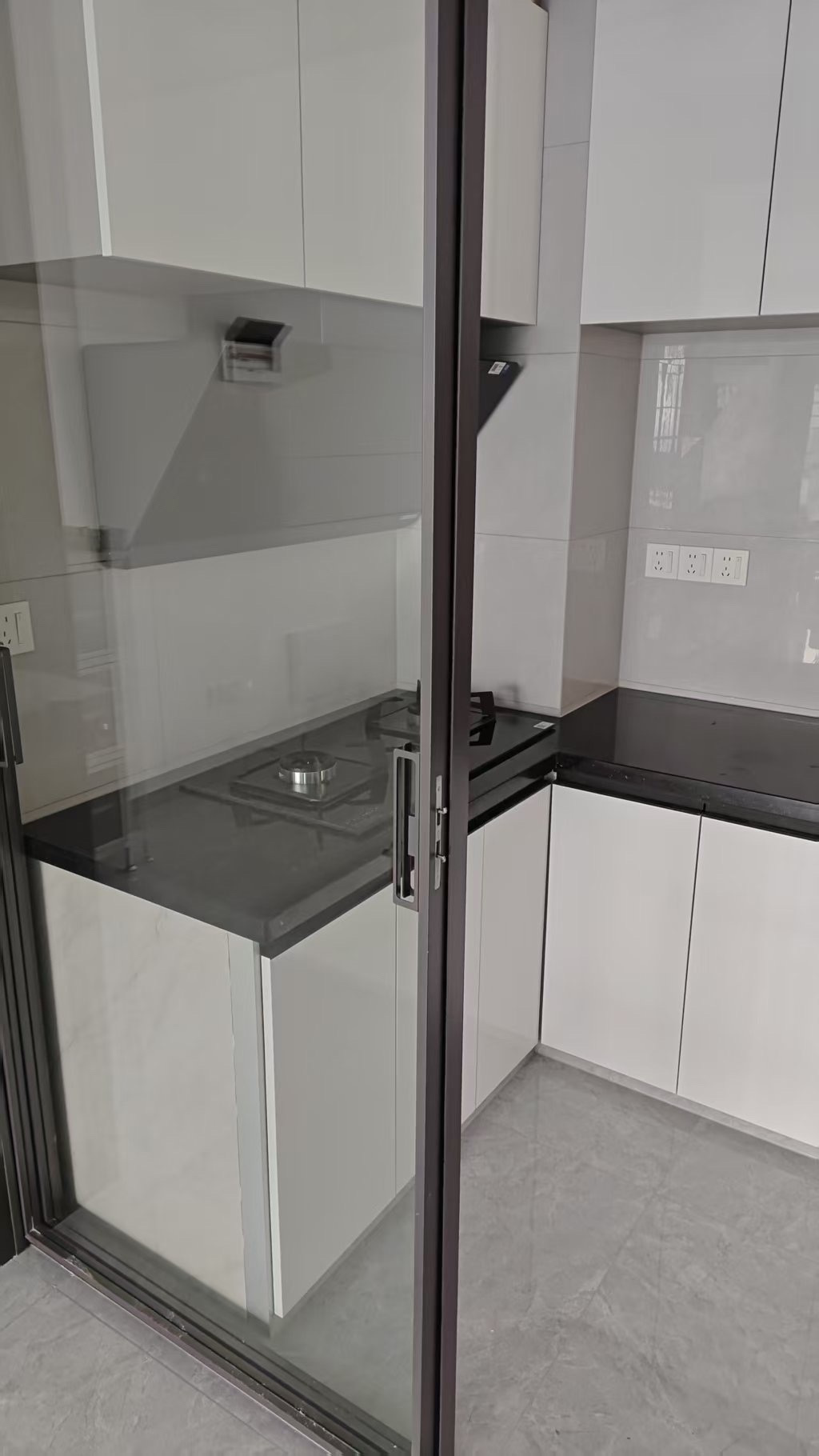 互助小区电梯房  1室0厅0卫    1600.0元/月室内图