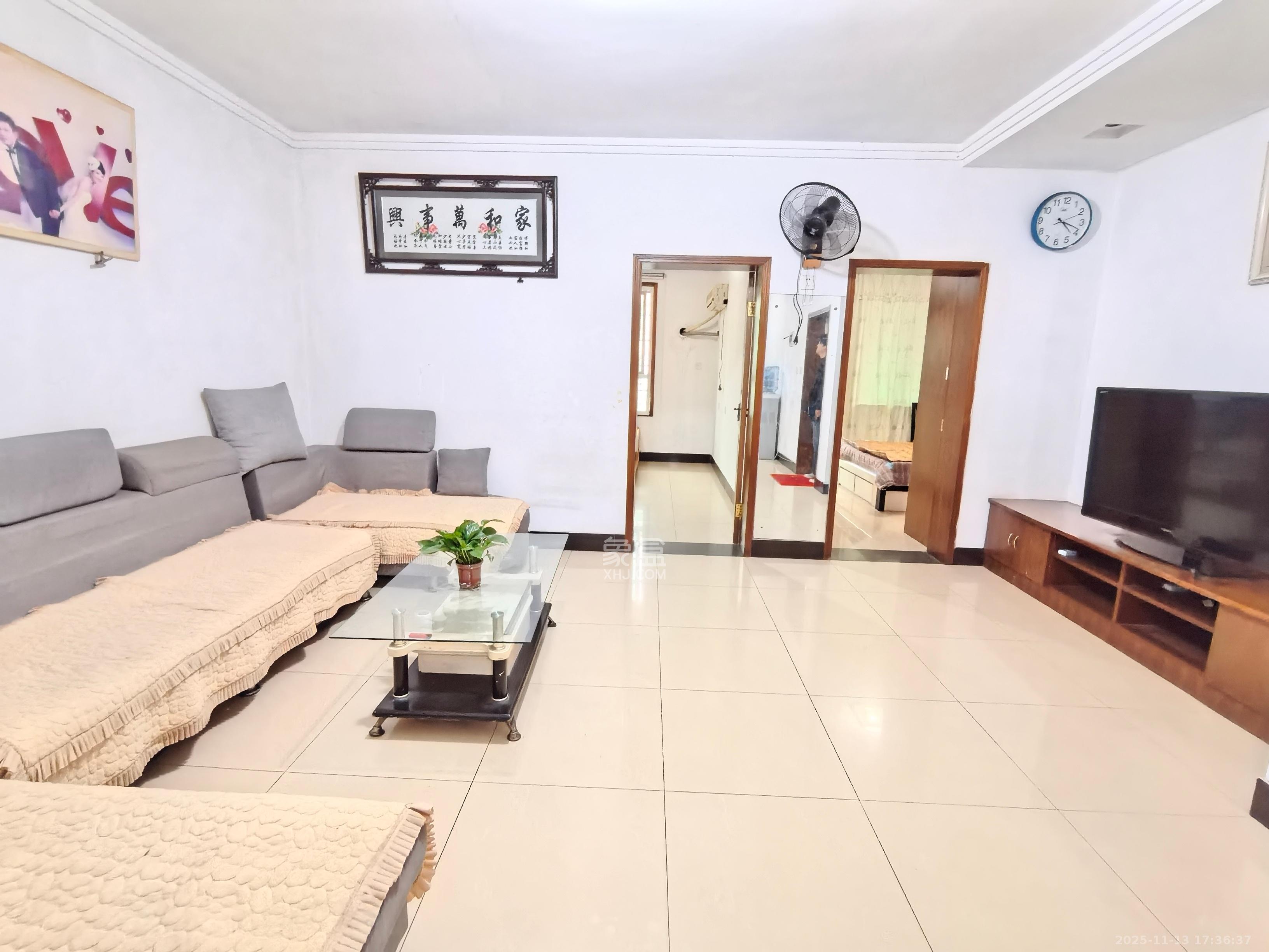 中南汽车世界 2室2厅1卫 1200.0元/月 中南汽车世界 2室2厅1卫 1200.0元/月室内图