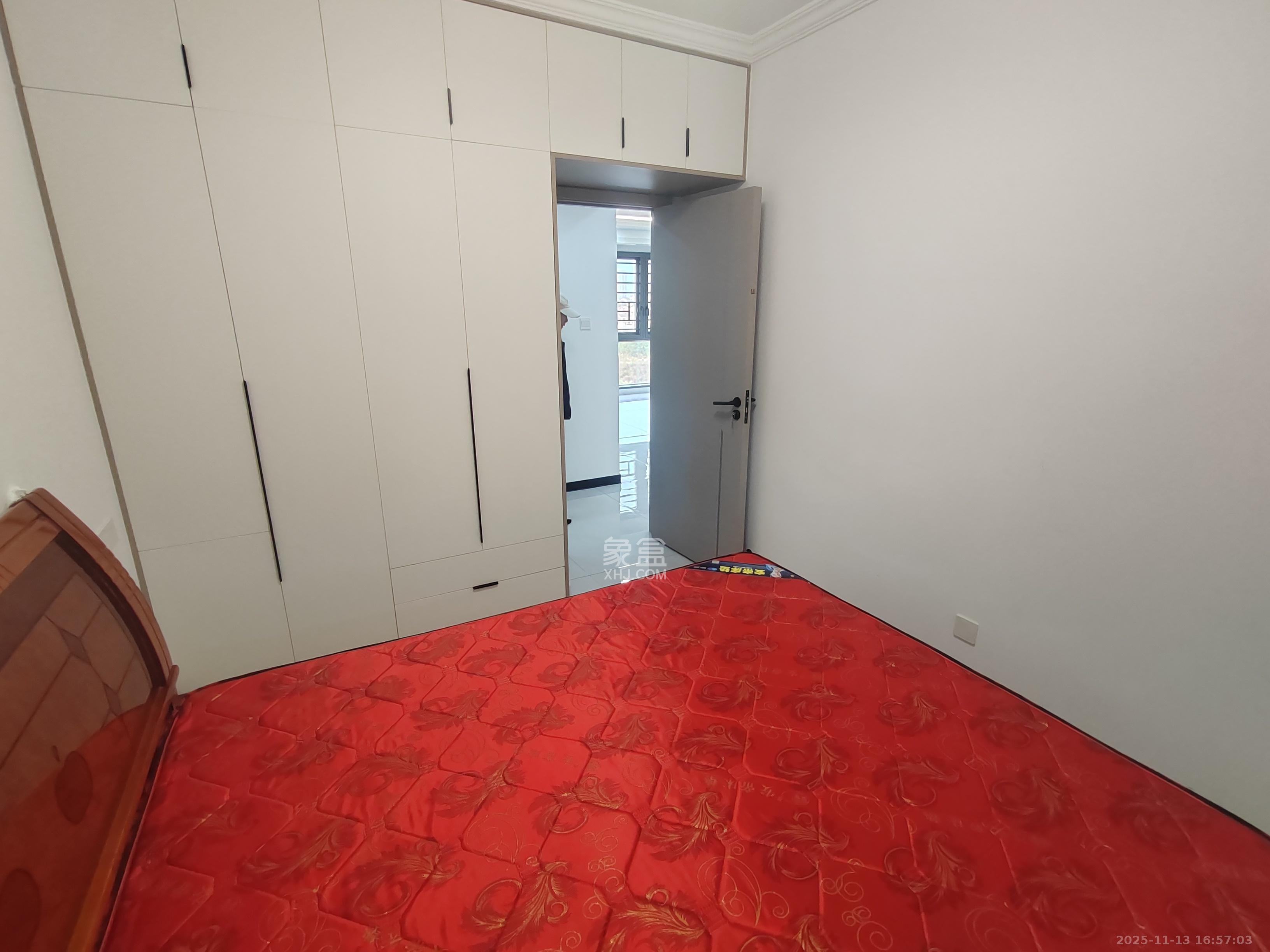 桥头家园三期  4室2厅2卫    2600.0元/月室内图