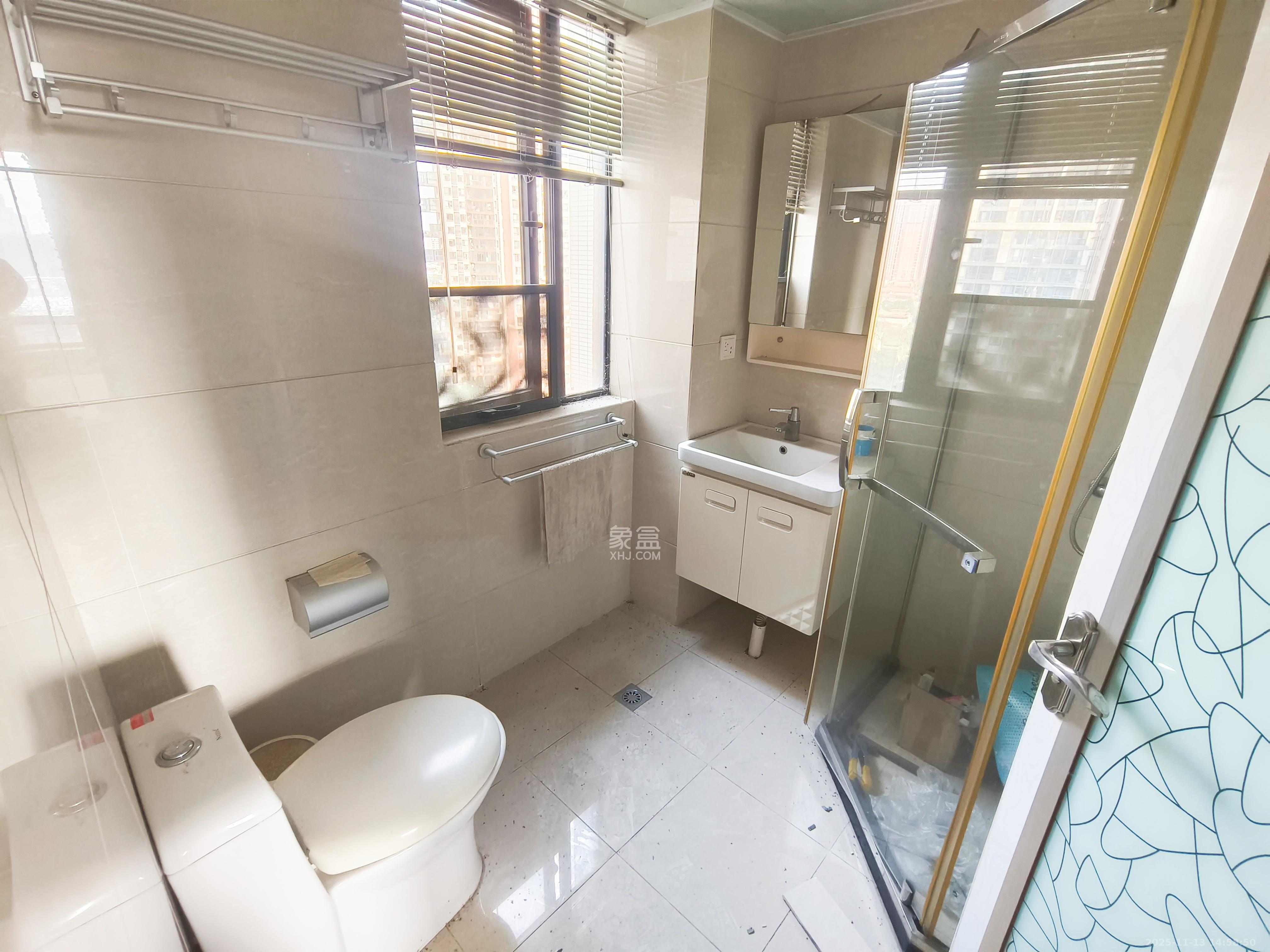 盛地尊域 4室2厅2卫 2200.0元/月 盛地尊域 4室2厅2卫 2200.0元/月室内图