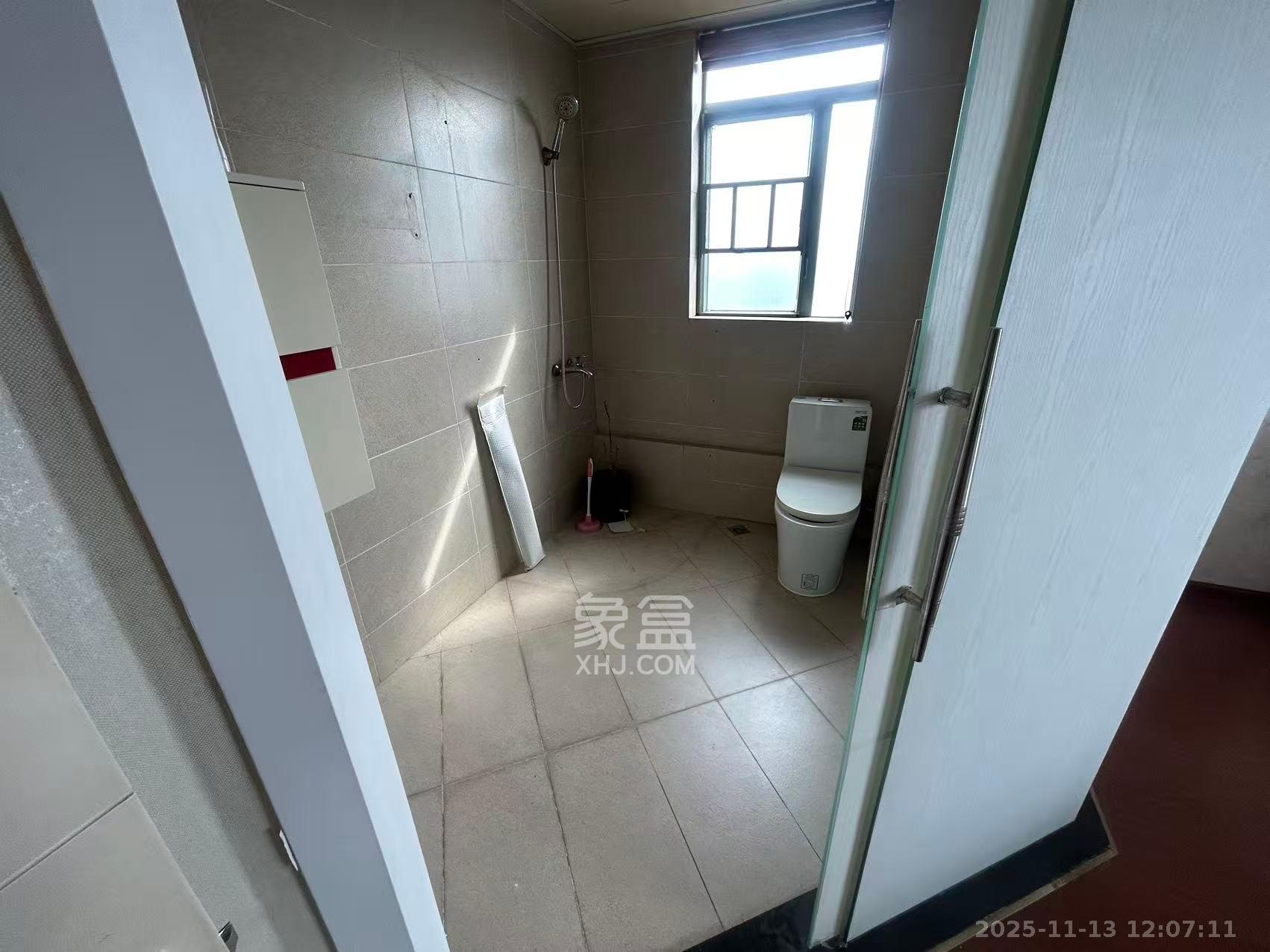 梦泽园 4室2厅2卫 3800.0元/月 梦泽园 4室2厅2卫 3800.0元/月室内图