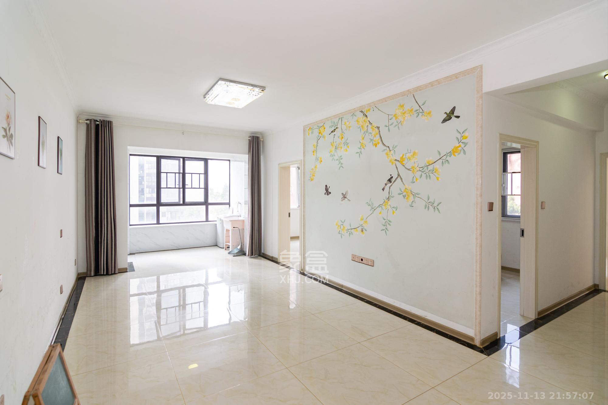 新华联梦想城  3室2厅1卫    82.0万客厅