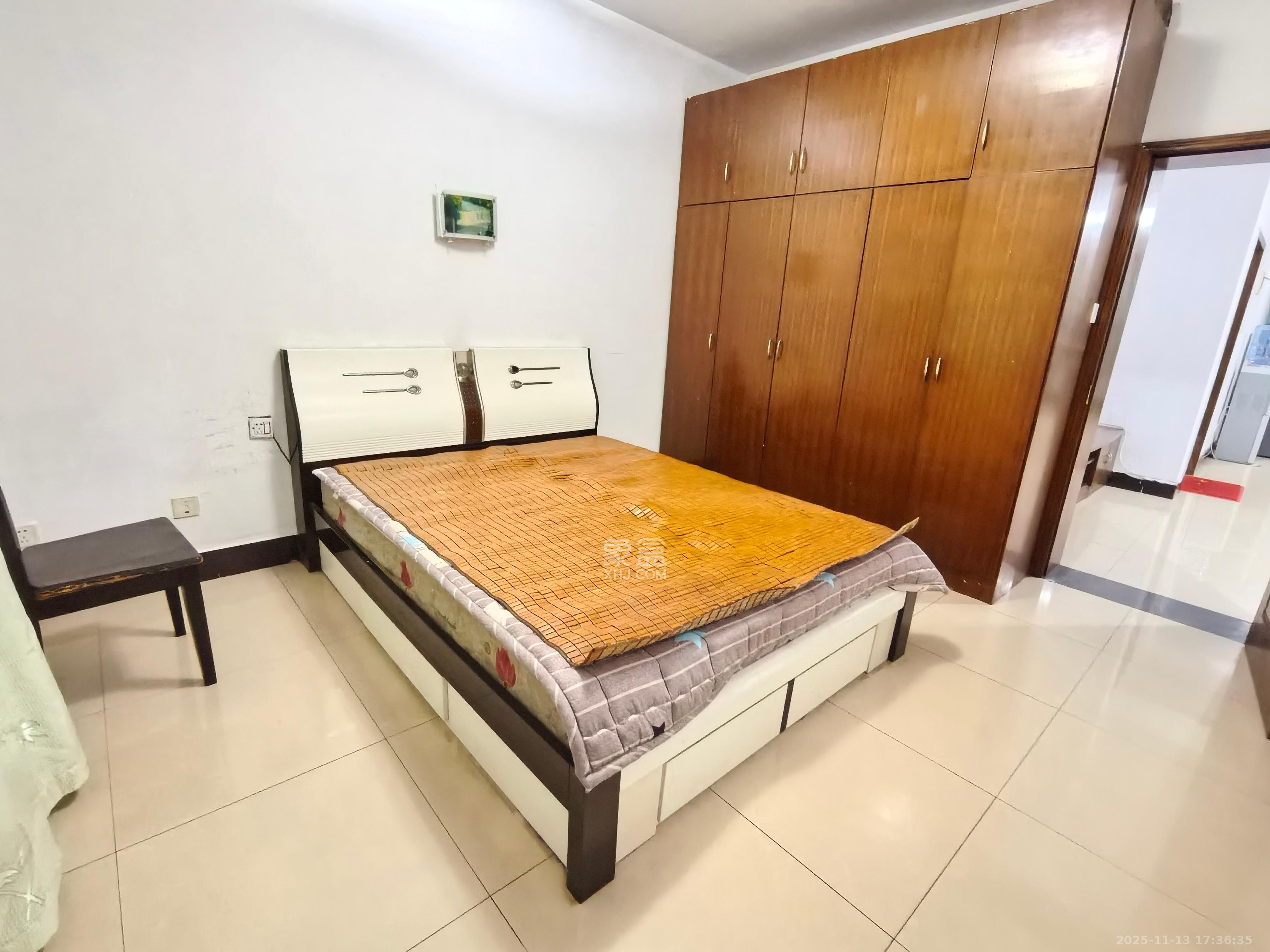 中南汽车世界  2室2厅1卫    1200.0元/月室内图