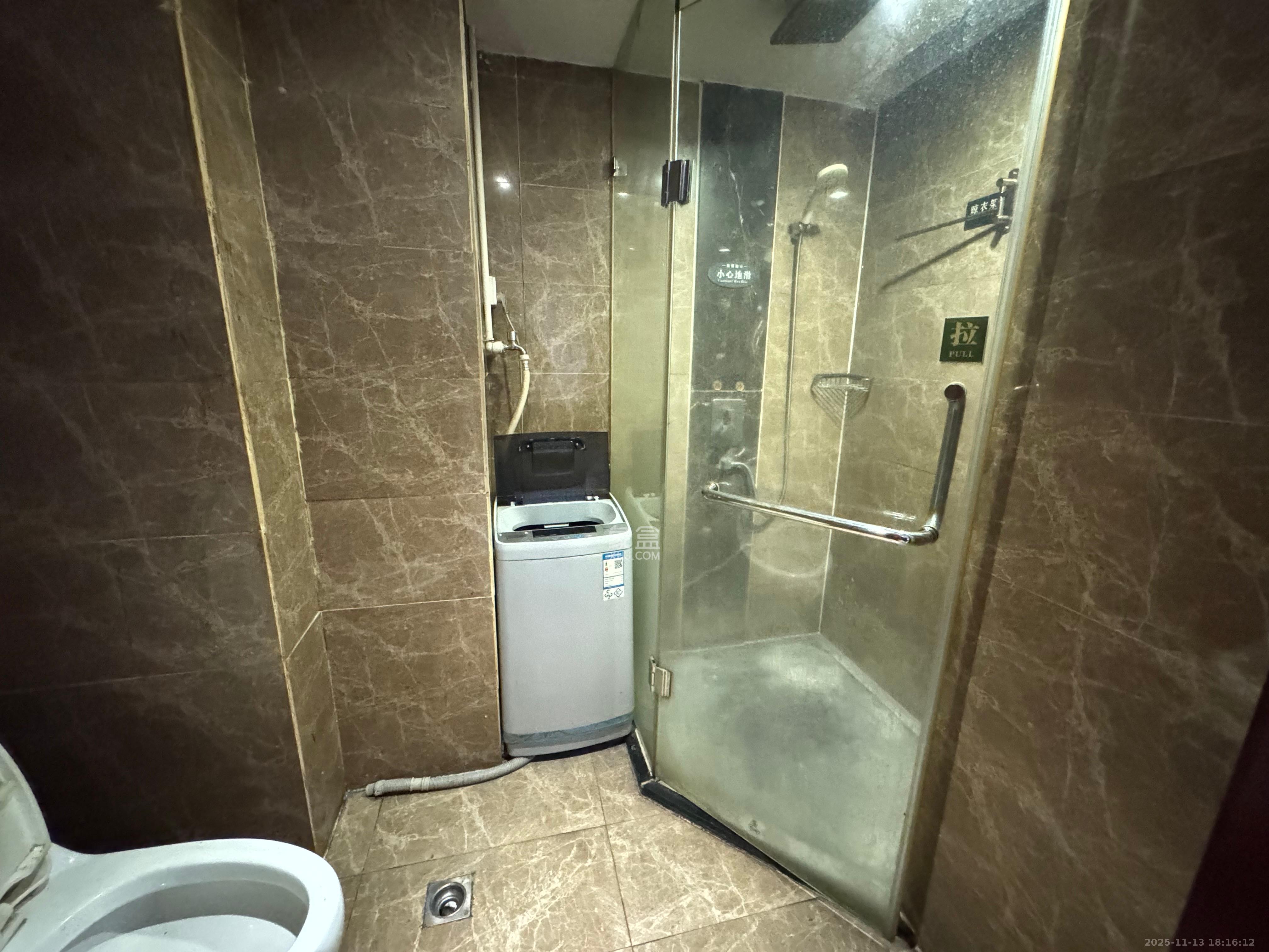 山水华景  1室1厅1卫    1200.0元/月室内图