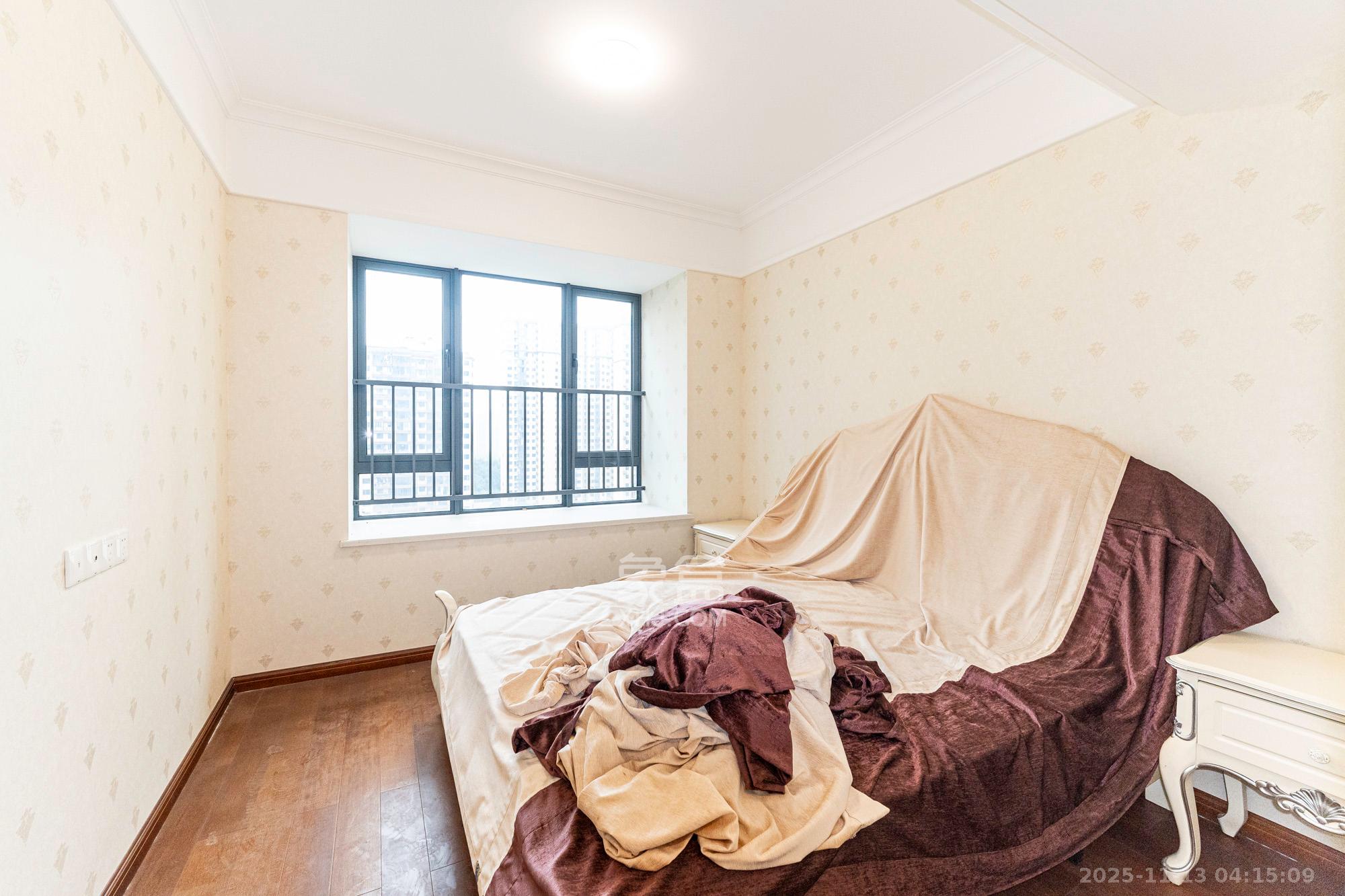 运达锦绣广场  5室2厅3卫    280.0万卧室