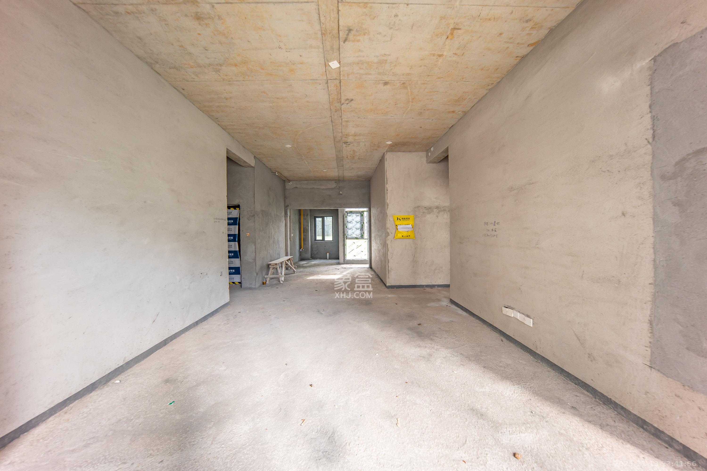 保利长交锦上  4室2厅2卫    120.0万客厅