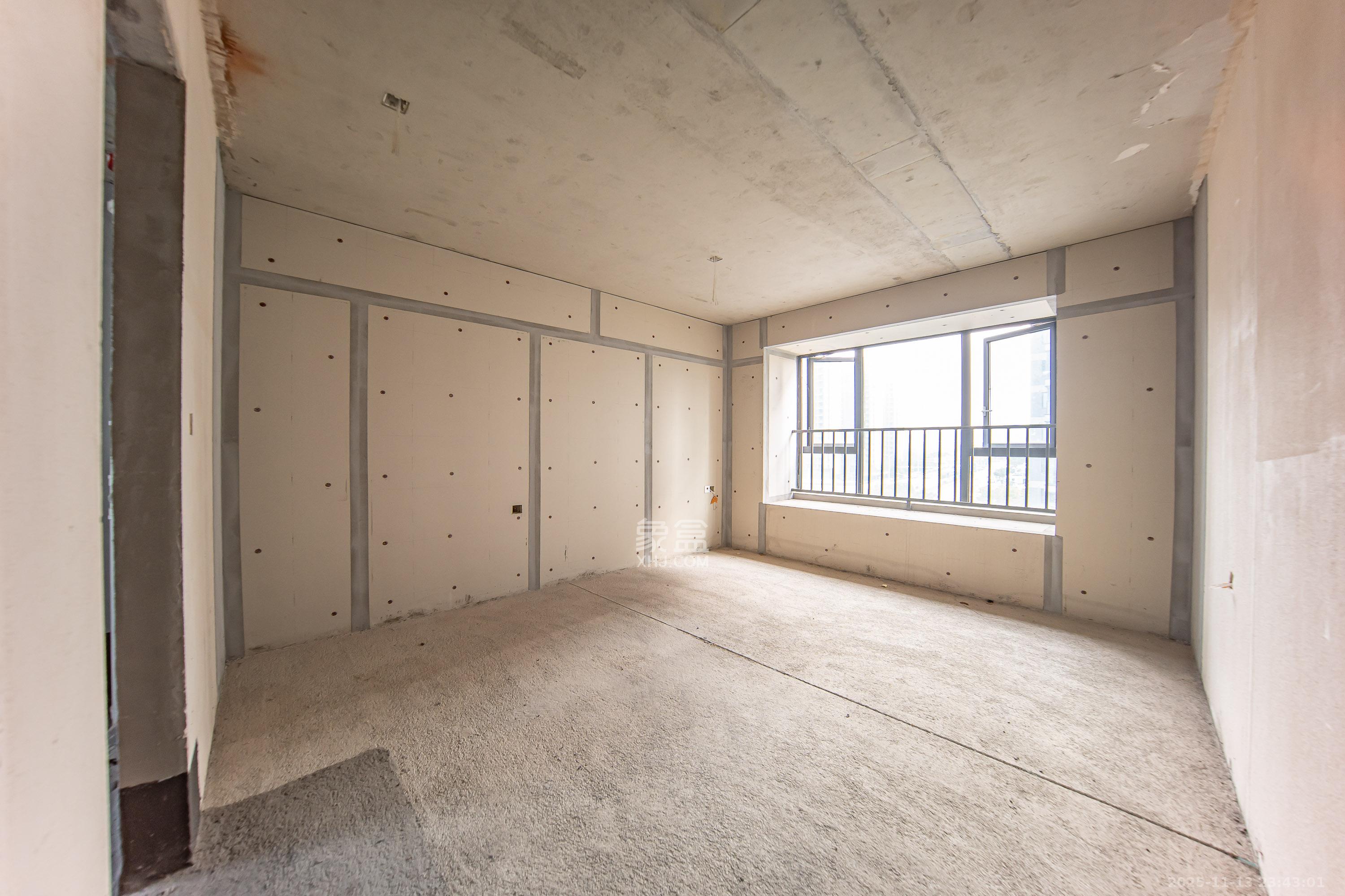 城发恒伟洋湖映2009  4室2厅1卫    248.0万卧室