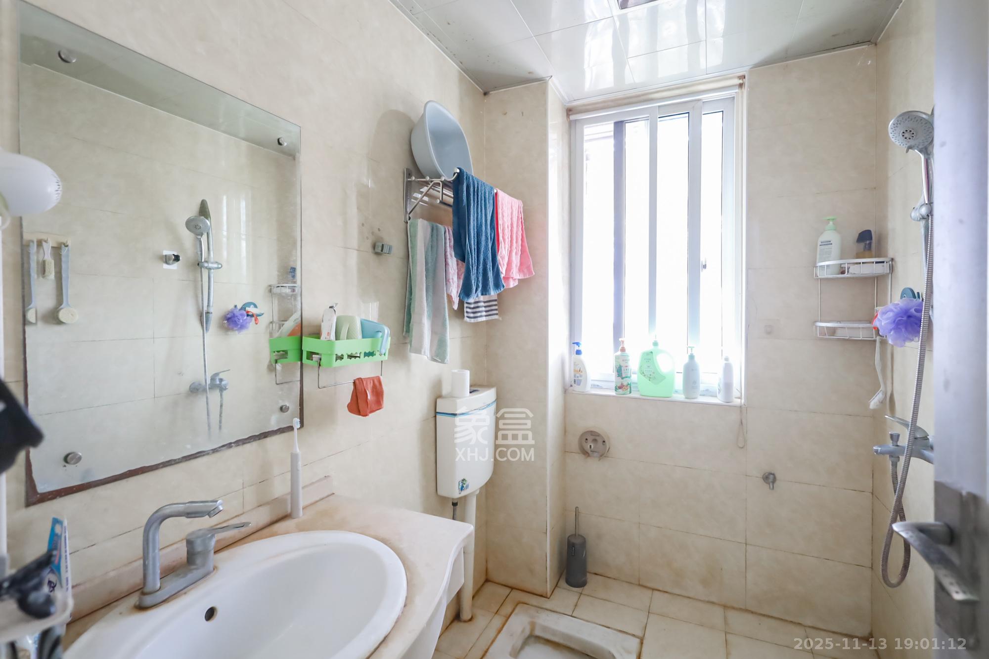 风华四季园  2室2厅1卫    75.0万卫生间