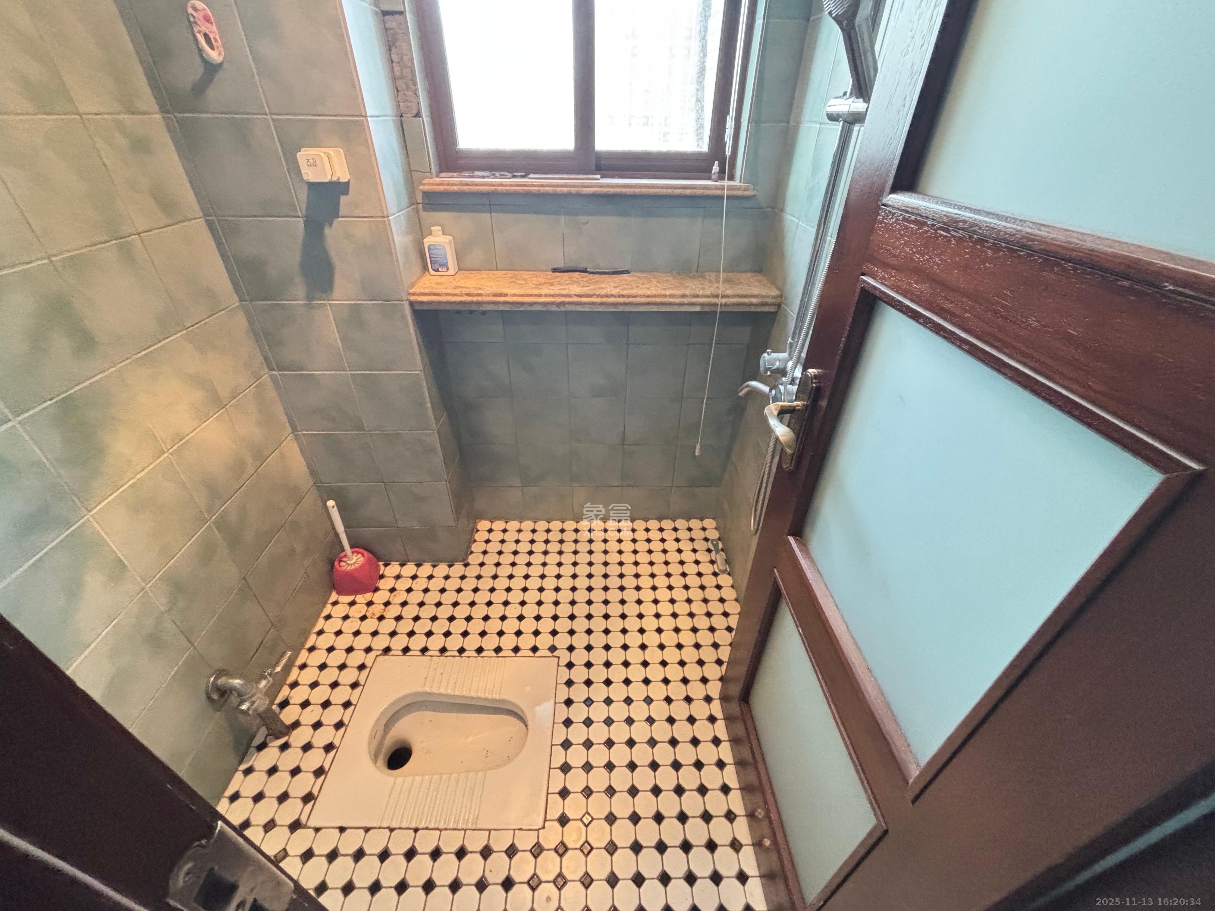 第六都（陆都小区）  4室2厅2卫    5000.0元/月室内图