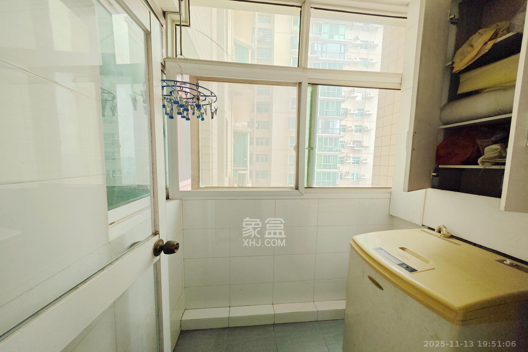 名都花园  3室2厅2卫    86.0万阳台