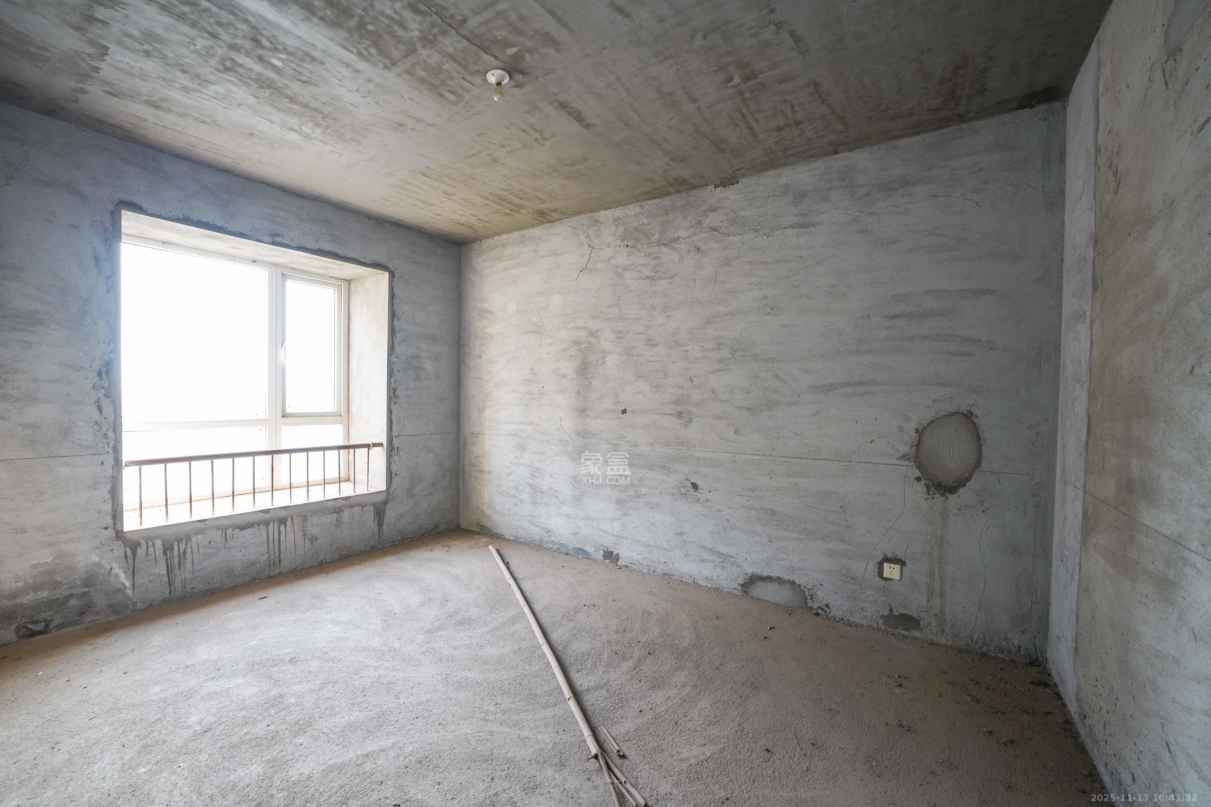 汇金城/嘉华城一期 5室2厅2卫 158.0万 汇金城/嘉华城一期 5室2厅2卫 158.0万卧室