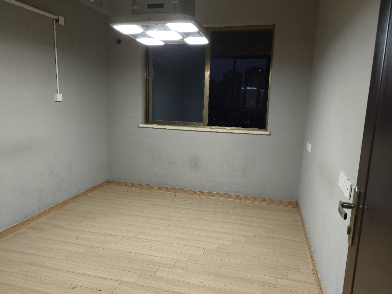 碧桂园 4室2厅3卫 2500.0元/月 碧桂园 4室2厅3卫 2500.0元/月室内图