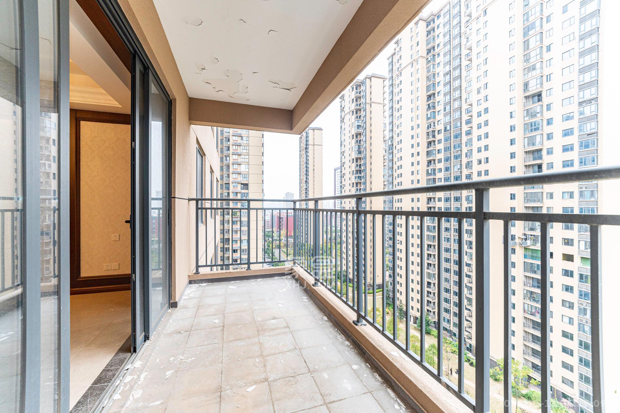 运达锦绣广场 5室2厅3卫 280.0万 运达锦绣广场 5室2厅3卫 280.0万阳台