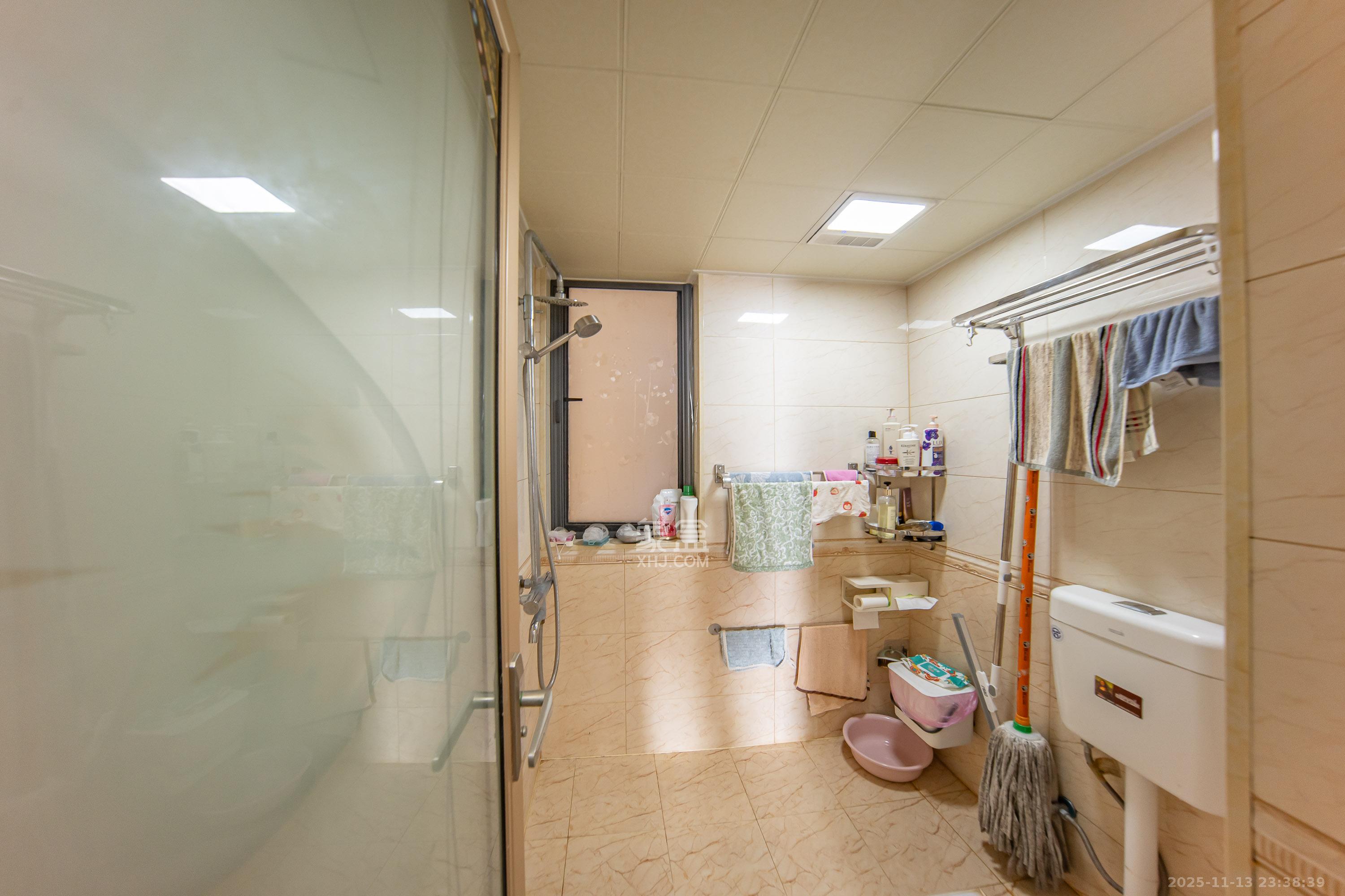 兰亭湾畔  3室2厅2卫    150.0万卫生间