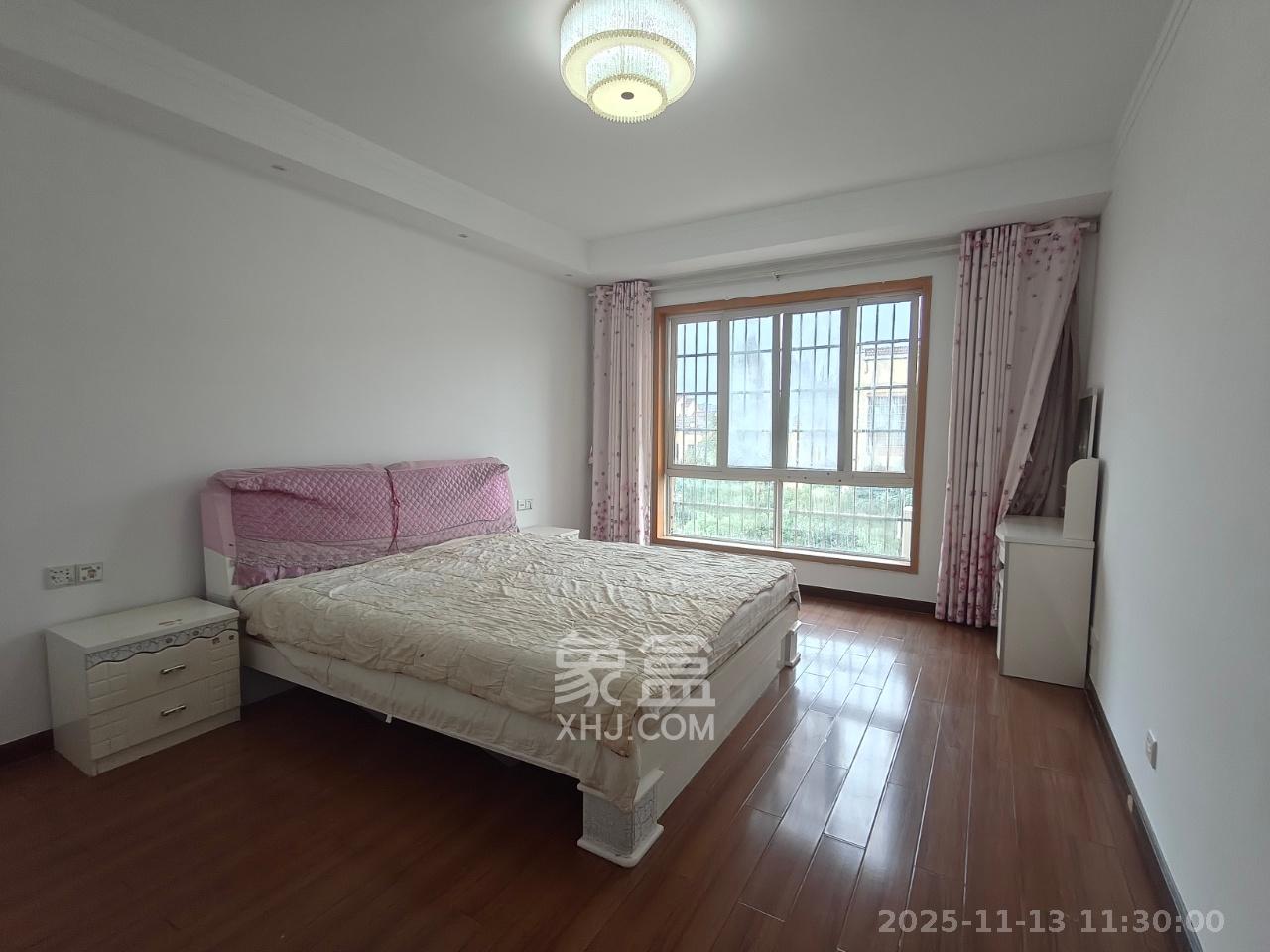 中新森林海  3室2厅2卫    1200.0元/月室内图