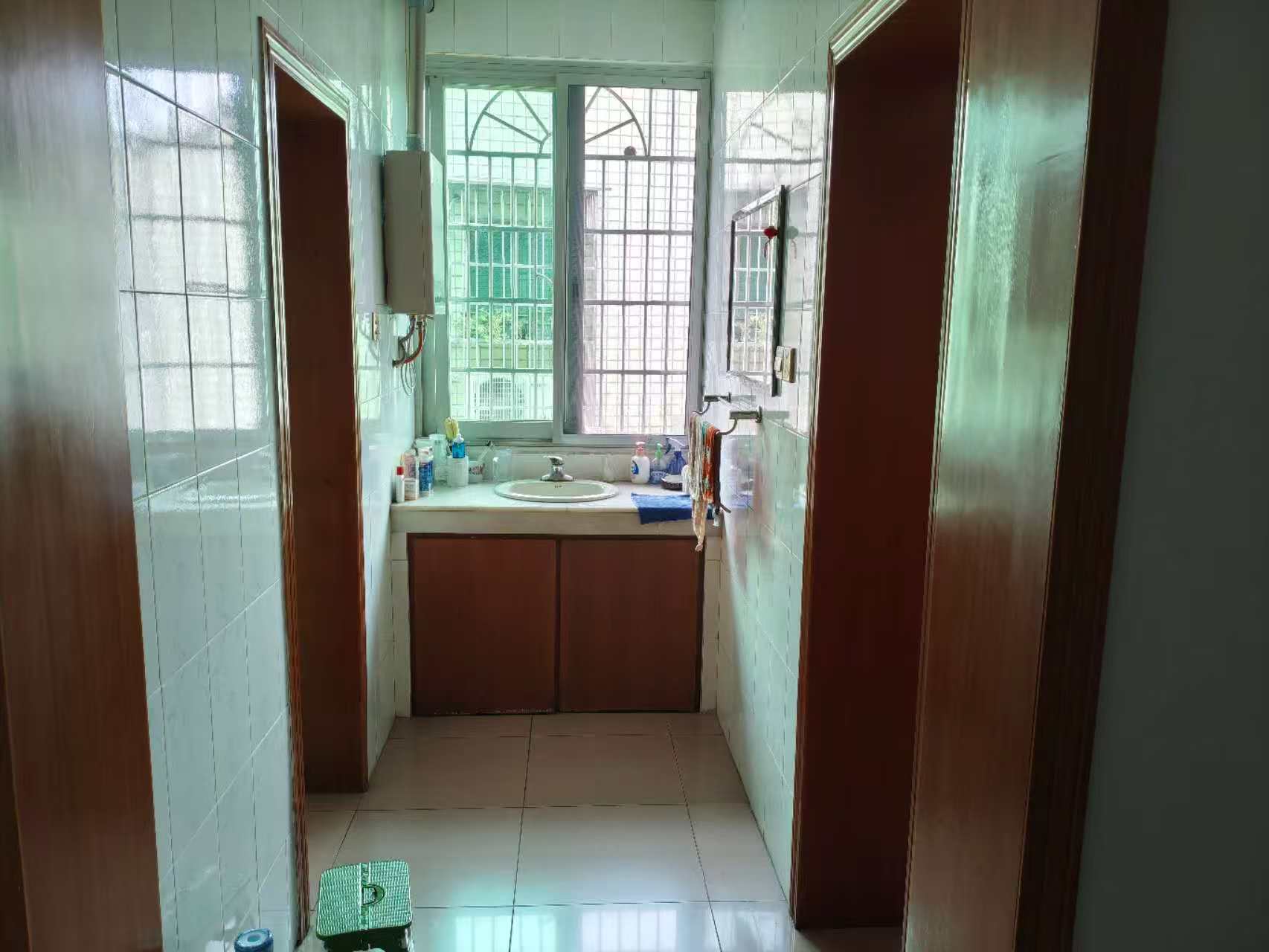 桃花仑居委会 1室2厅2卫 30.8万 桃花仑居委会 1室2厅2卫 30.8万客厅