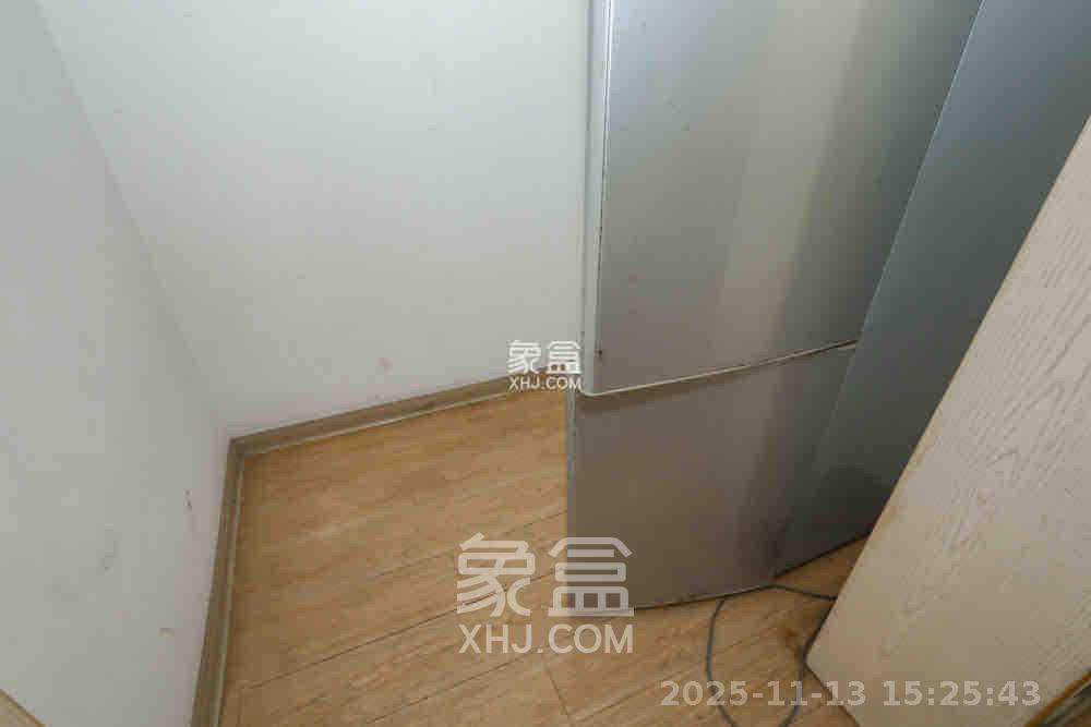 八方小区A区  4室3厅2卫    5200.0元/月室内图