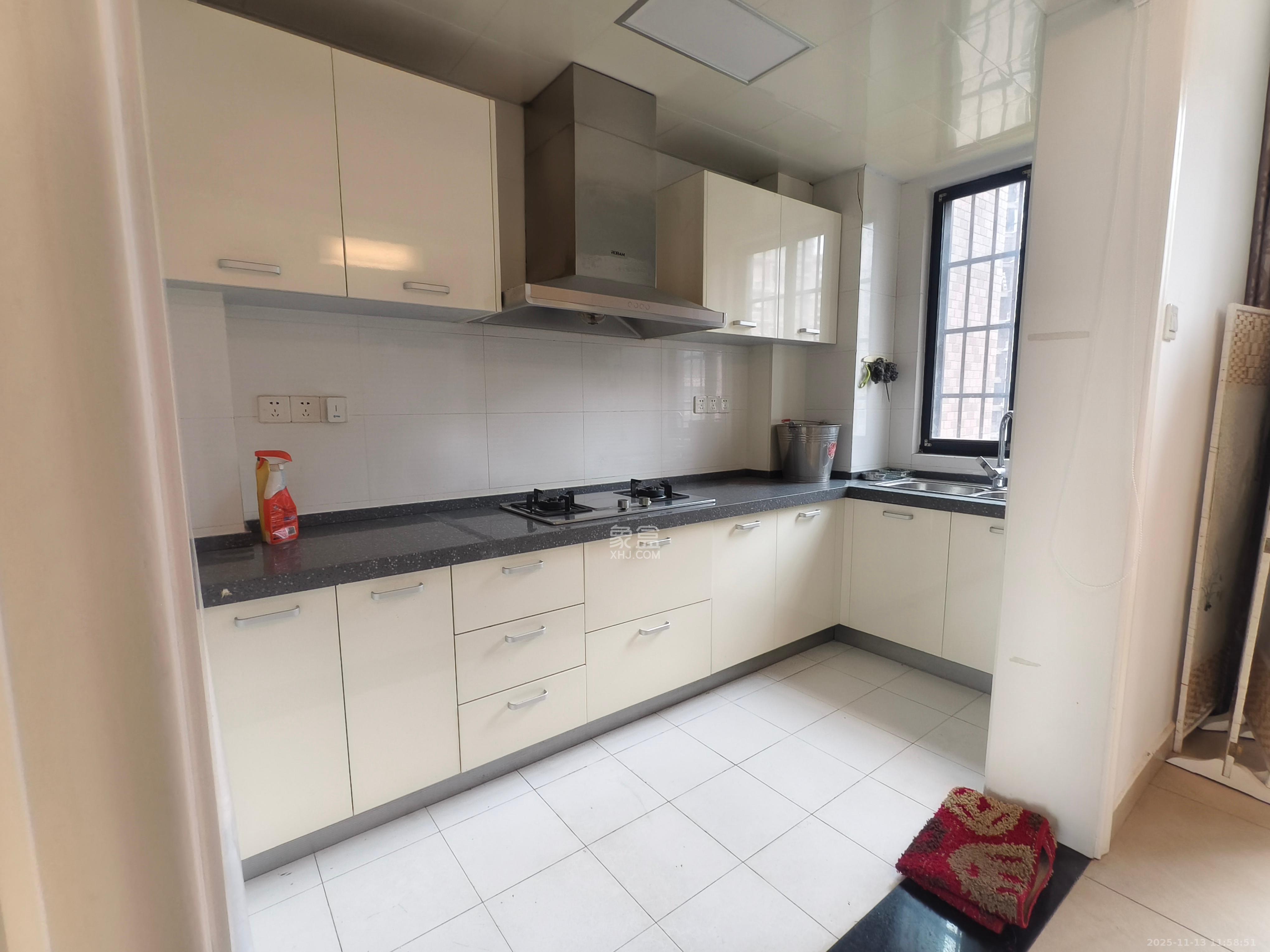 康桥长郡  4室2厅2卫    2600.0元/月室内图